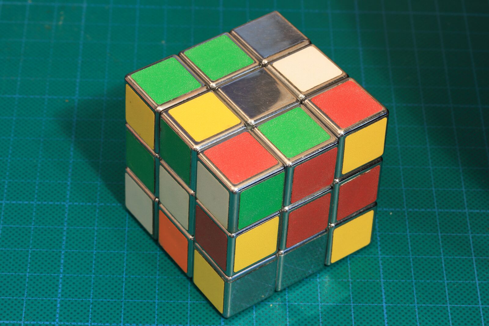 Canon EOS 550D (EOS Rebel T2i / EOS Kiss X4) sample photo. Rubik, cube, toy photography