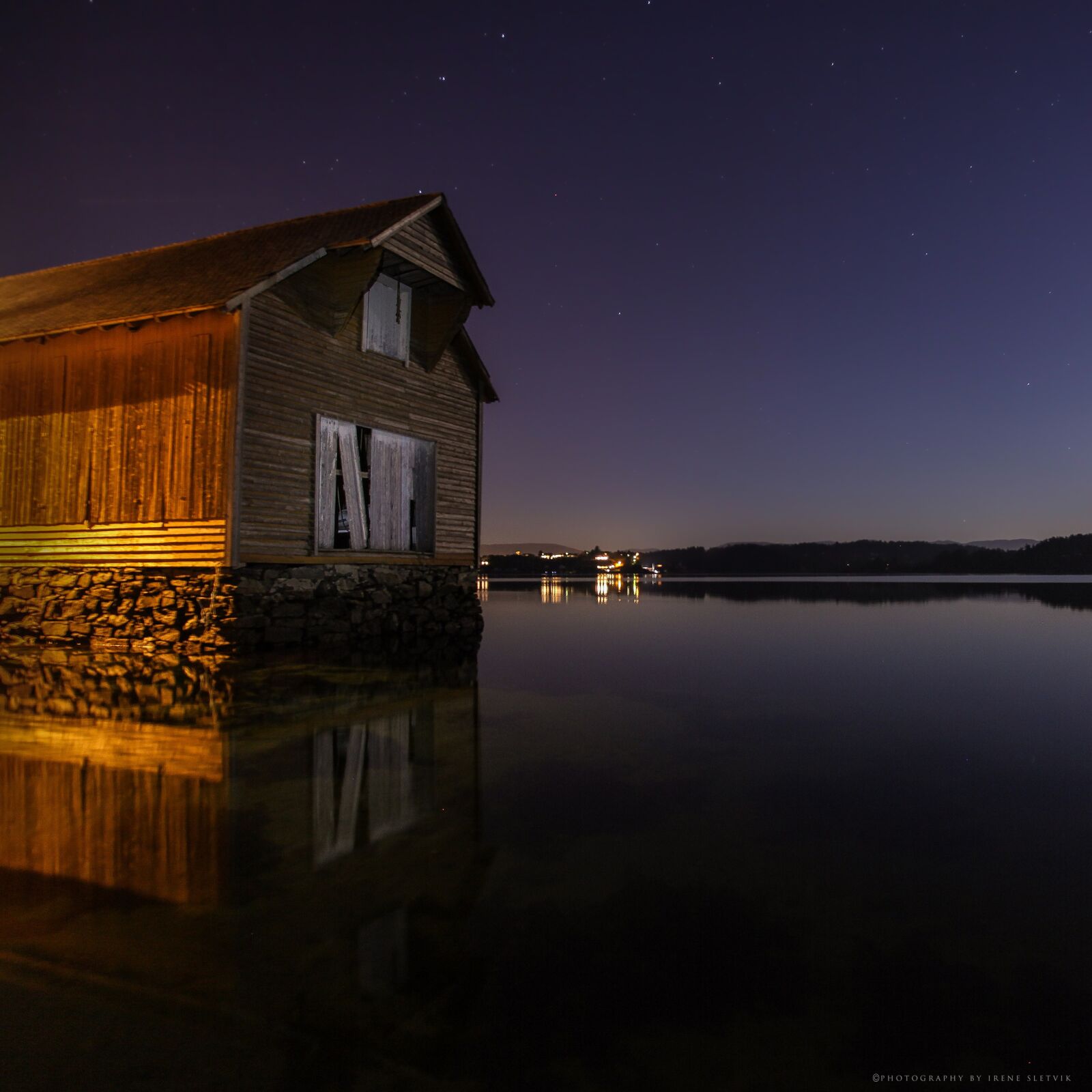 Canon EOS 5D Mark II + Canon EF 17-40mm F4L USM sample photo. The boathouse, night, yellow photography