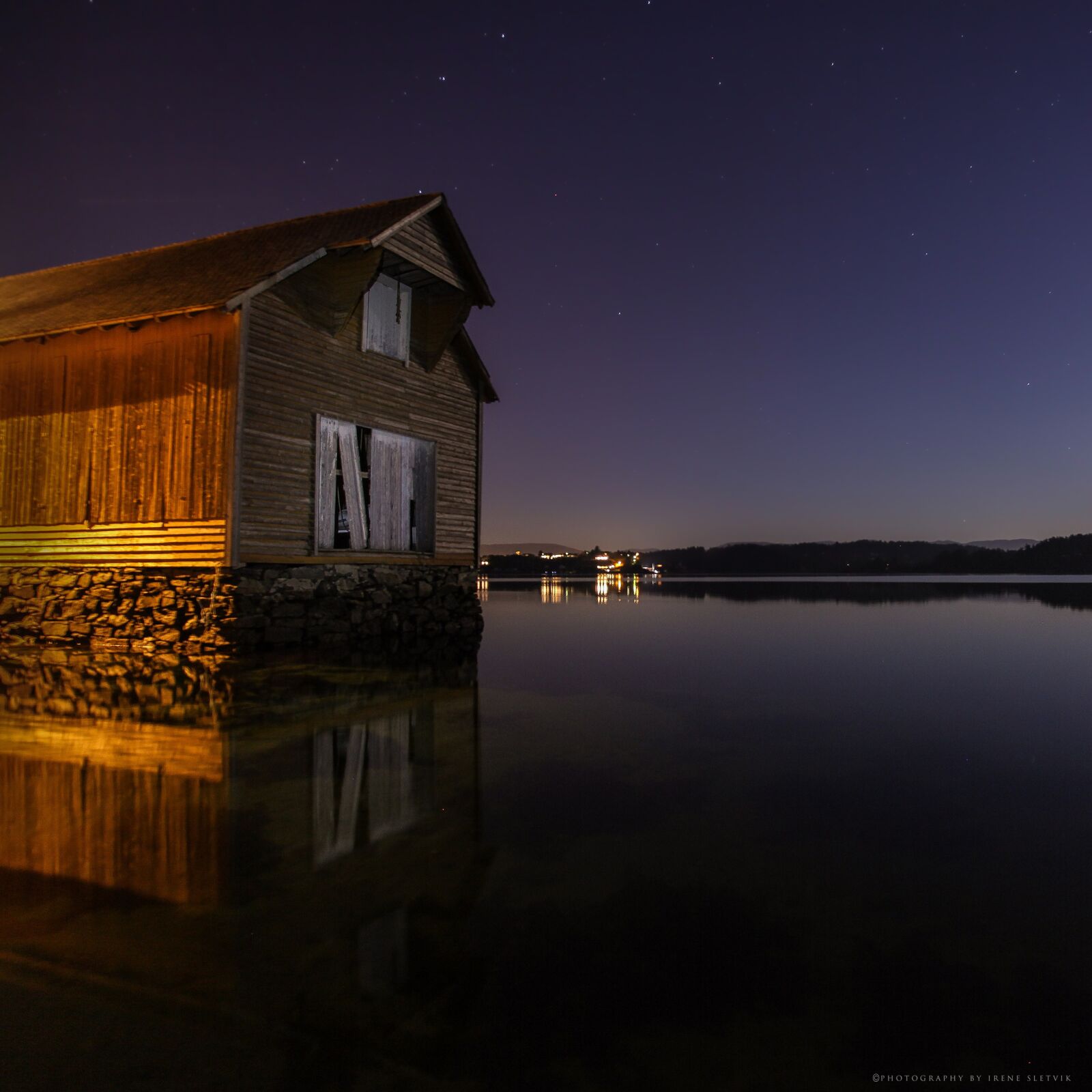 Canon EOS 5D Mark II sample photo. The boathouse, night, yellow photography