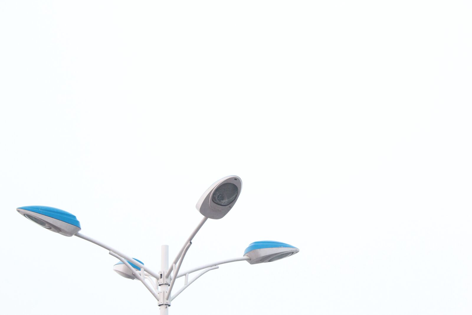 Canon EOS 550D (EOS Rebel T2i / EOS Kiss X4) sample photo. Simple, street lamp, day photography