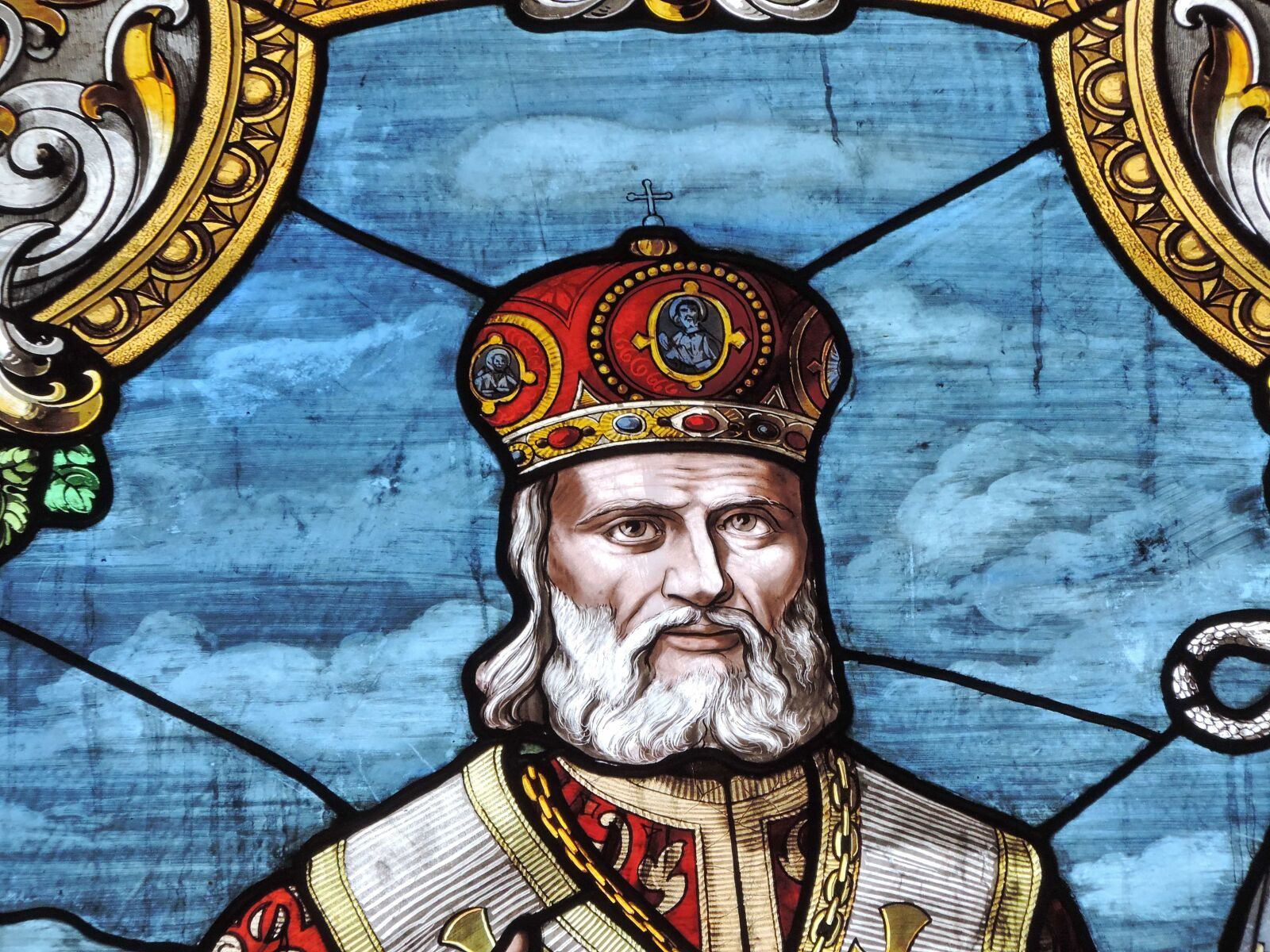 Nikon Coolpix P520 sample photo. Crown, king, portrait, stained photography