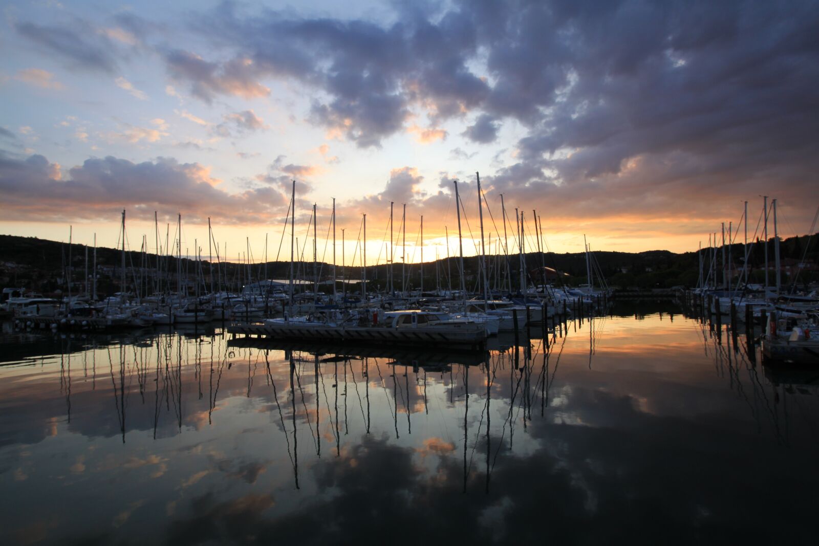 Canon EOS 500D (EOS Rebel T1i / EOS Kiss X3) sample photo. Sunrise, port mile, morgenstimmung photography