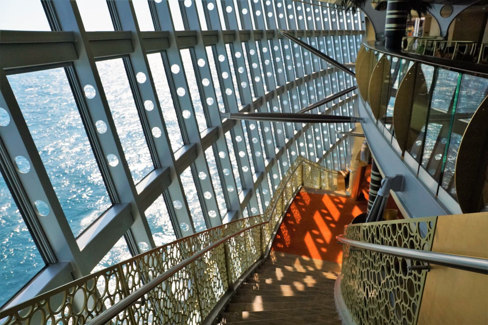 Sony ILCA-77M2 + Sony DT 16-50mm F2.8 SSM sample photo. Glass, architecture, modern photography