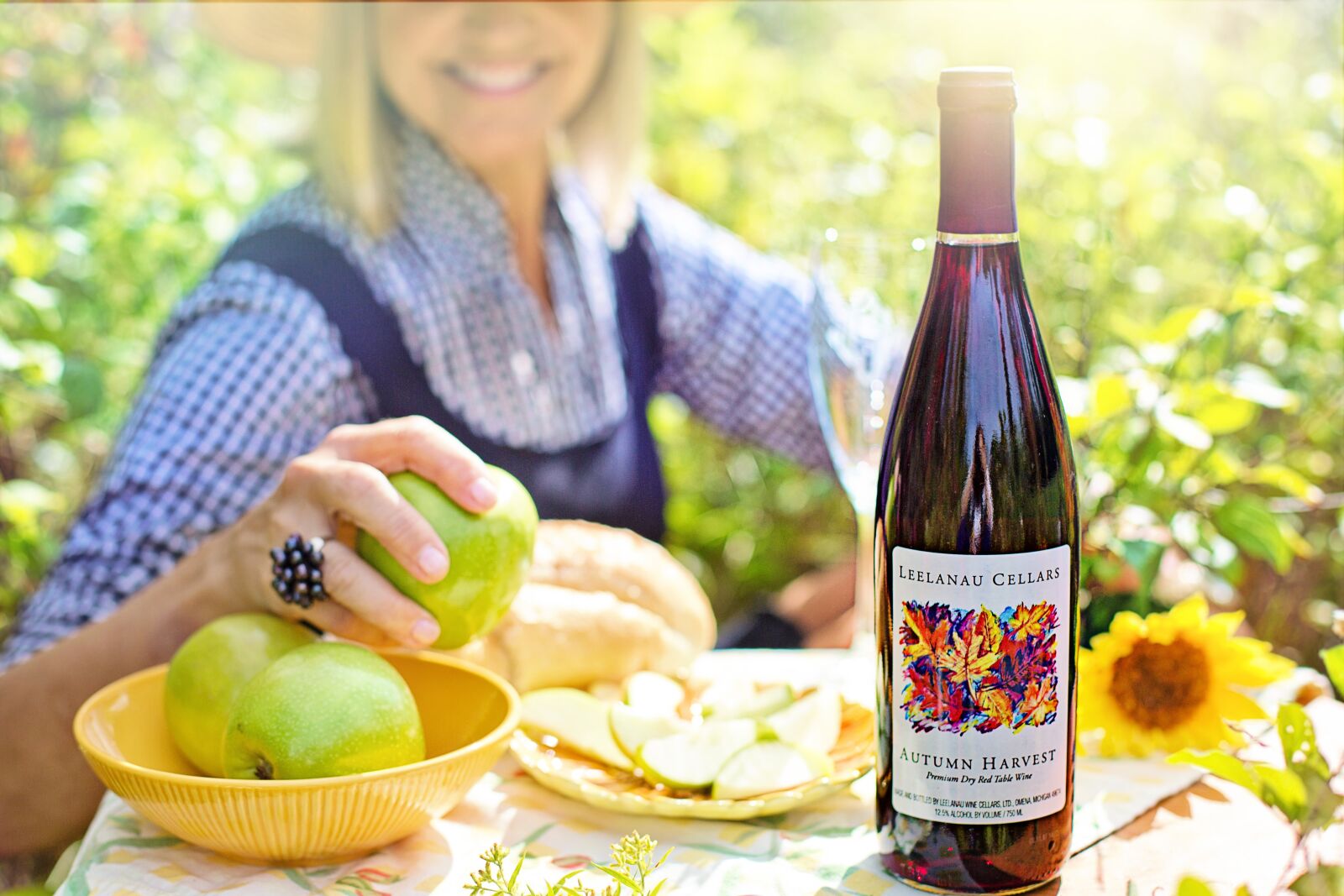 Canon EF 50mm F1.4 USM sample photo. Picnic, wine, apples photography