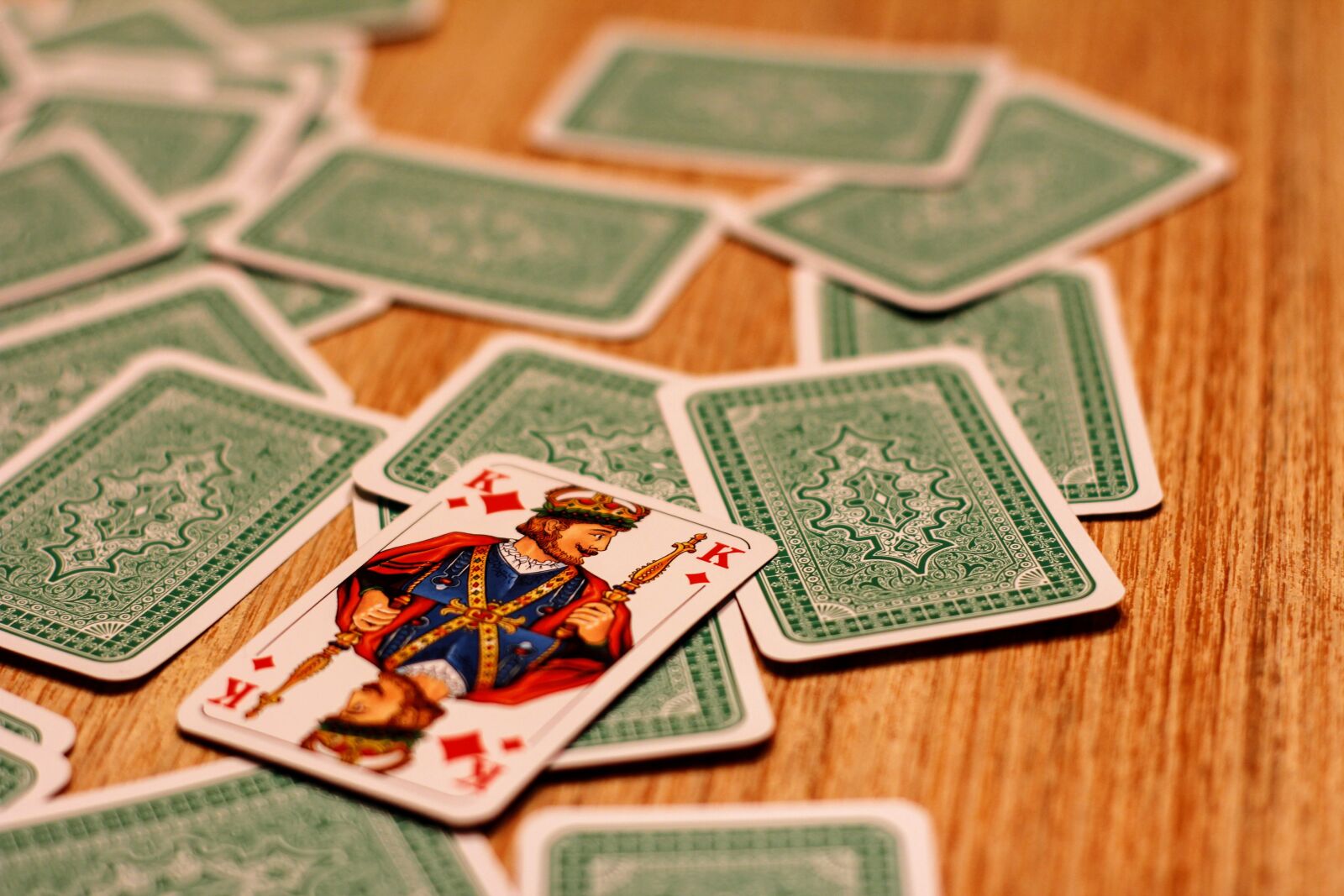 Canon EOS 60D + Canon EF 50mm F1.4 USM sample photo. Card game, king, play photography