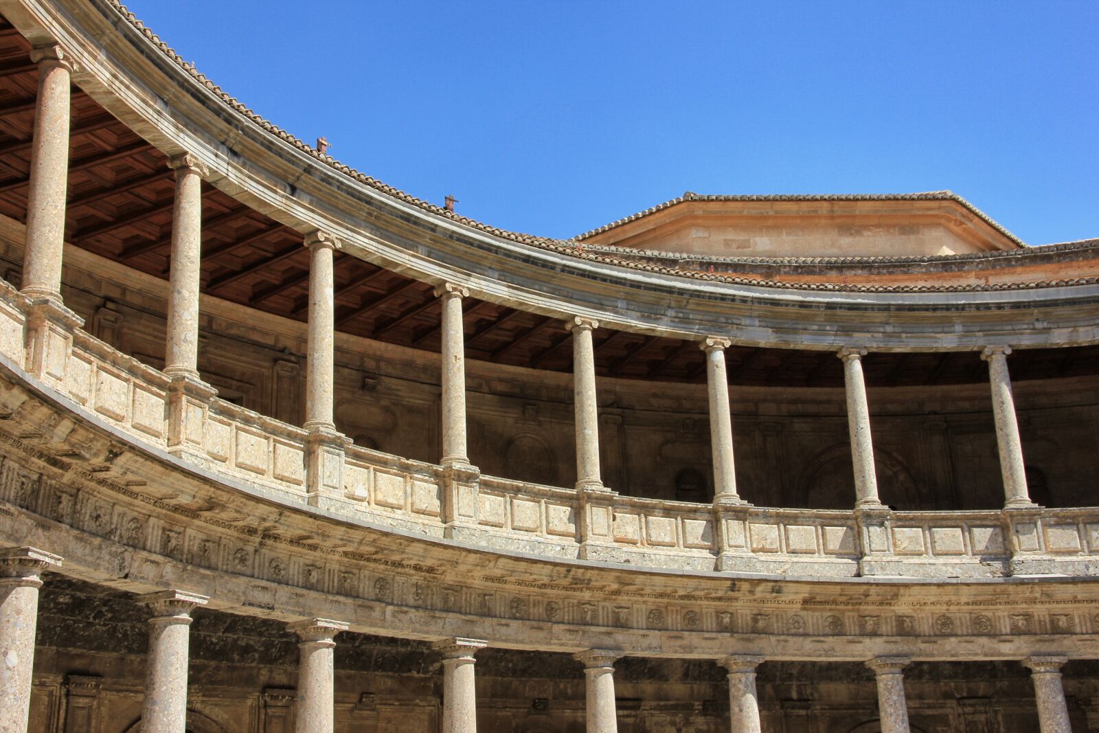Canon EOS 550D (EOS Rebel T2i / EOS Kiss X4) sample photo. Architecture, travel, building photography