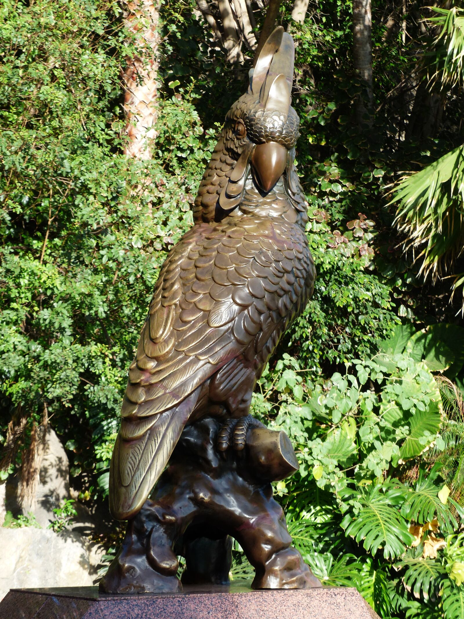 Panasonic Lumix DMC-FZ200 sample photo. Parrot, figure, bronze statue photography