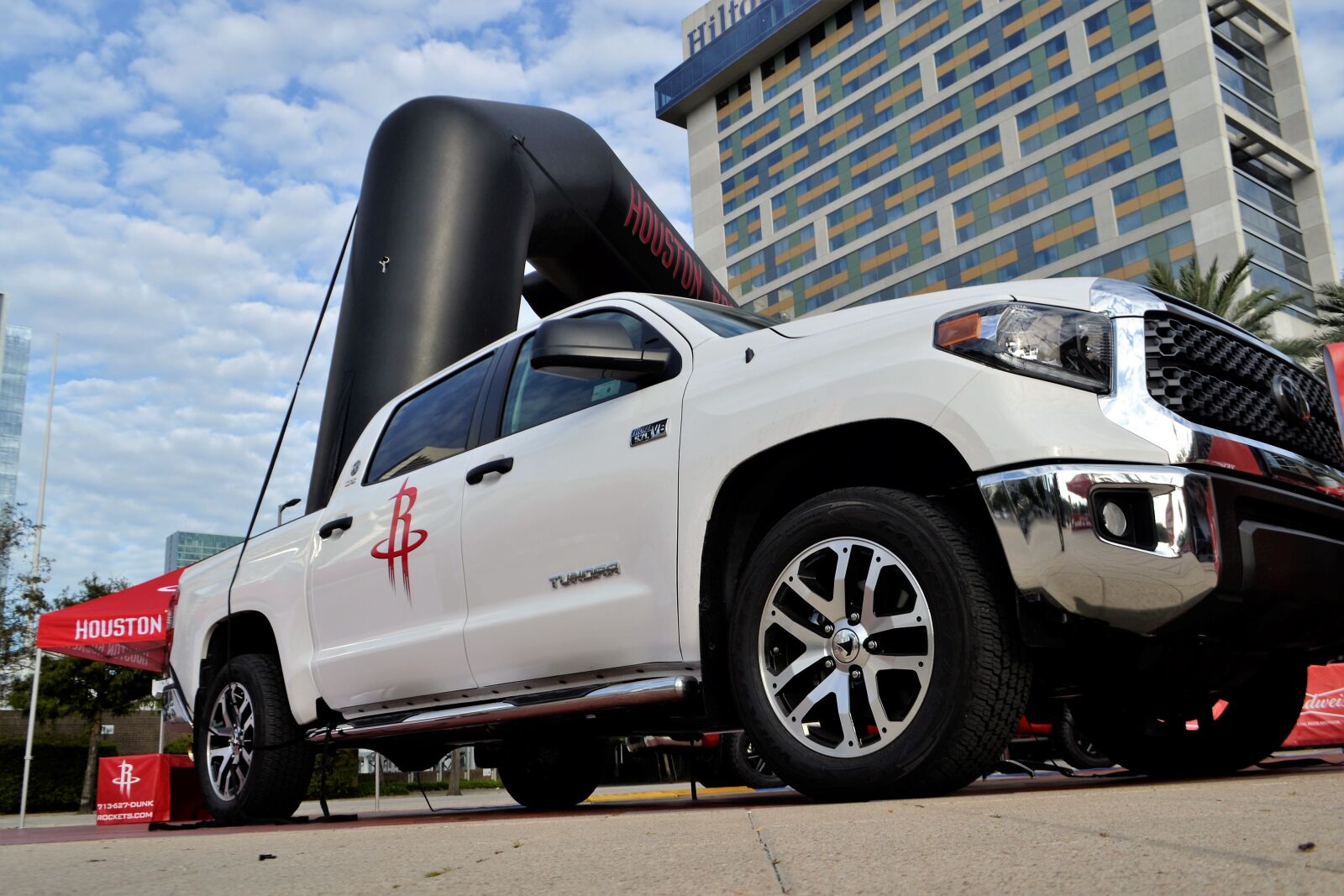 Nikon D3100 sample photo. Toyota tundra, white, heavy photography
