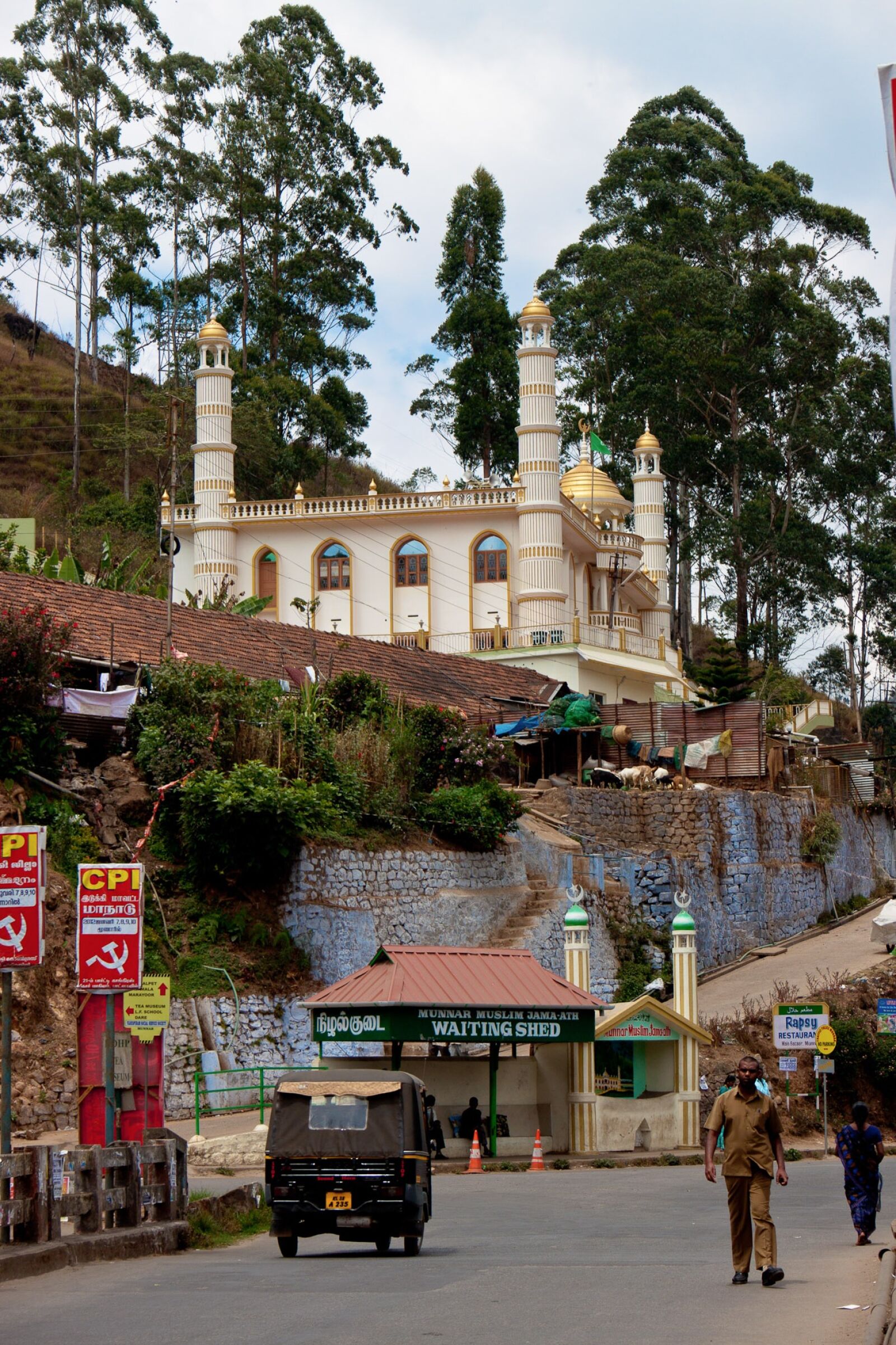 Canon EOS 500D (EOS Rebel T1i / EOS Kiss X3) + Canon EF-S 18-55mm F3.5-5.6 II sample photo. Munnar, mosque, india photography