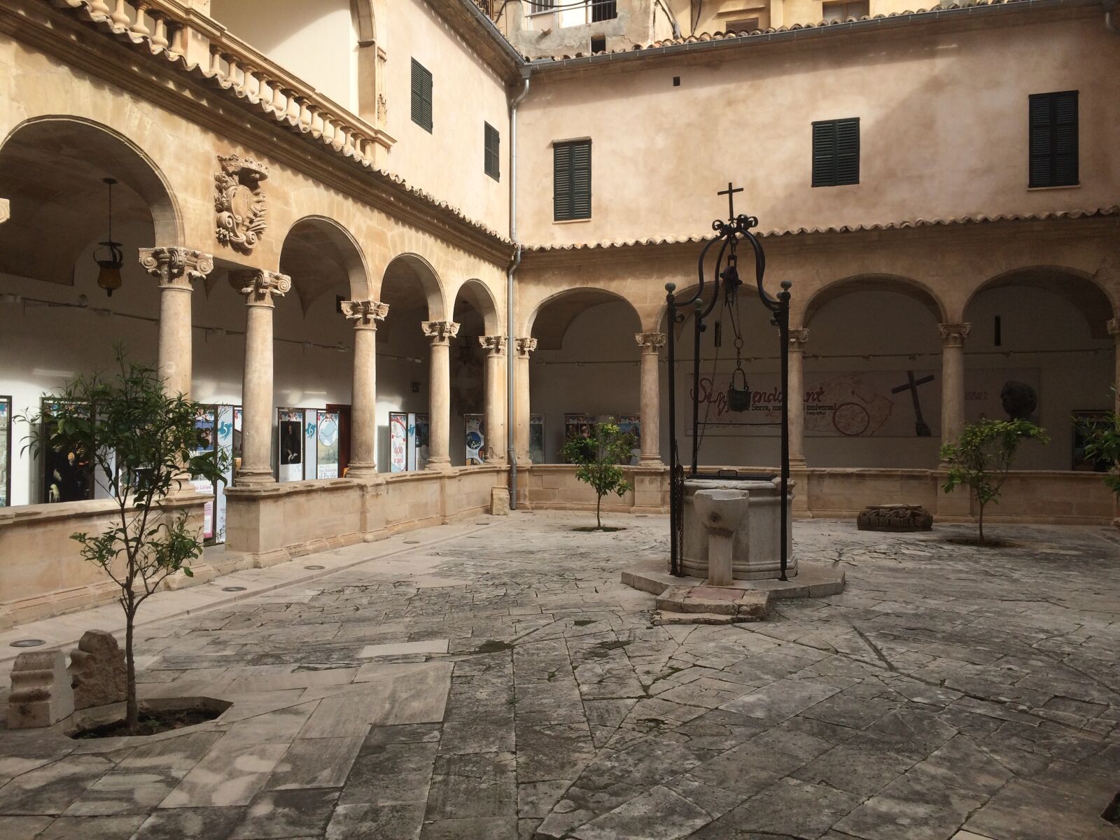 iPhone 5s back camera 4.15mm f/2.2 sample photo. Mallorca, courtyard, patio photography