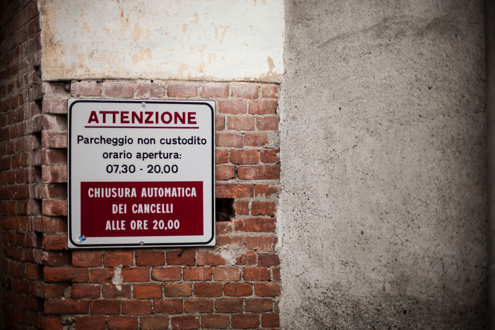 Canon EOS 5D Mark II sample photo. Attention, caution, italian, sign photography