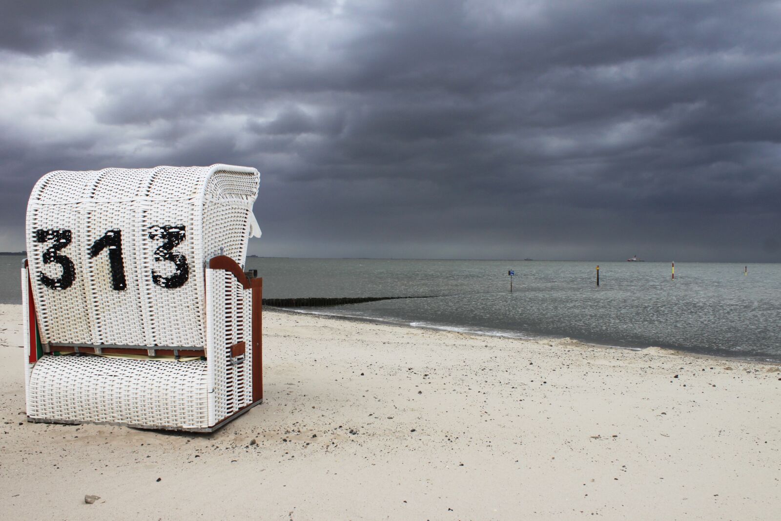 Canon EOS 500D (EOS Rebel T1i / EOS Kiss X3) sample photo. North sea, clouds, sky photography