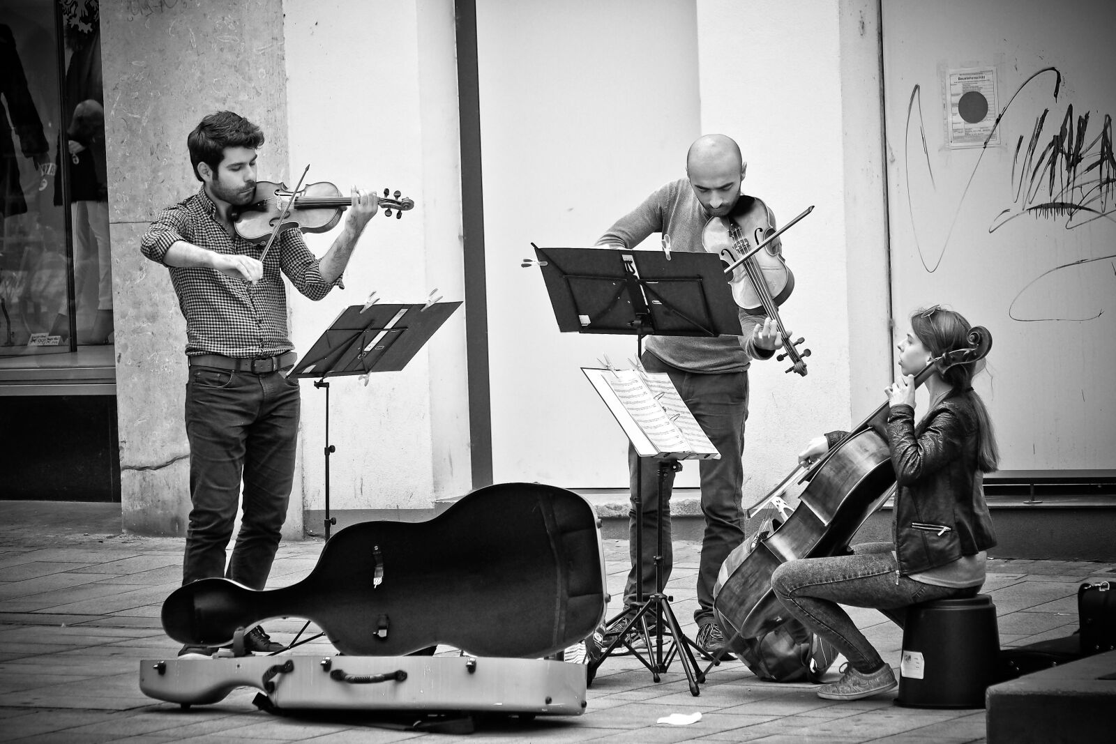 Olympus OM-D E-M10 sample photo. Musician, street scene, street photography