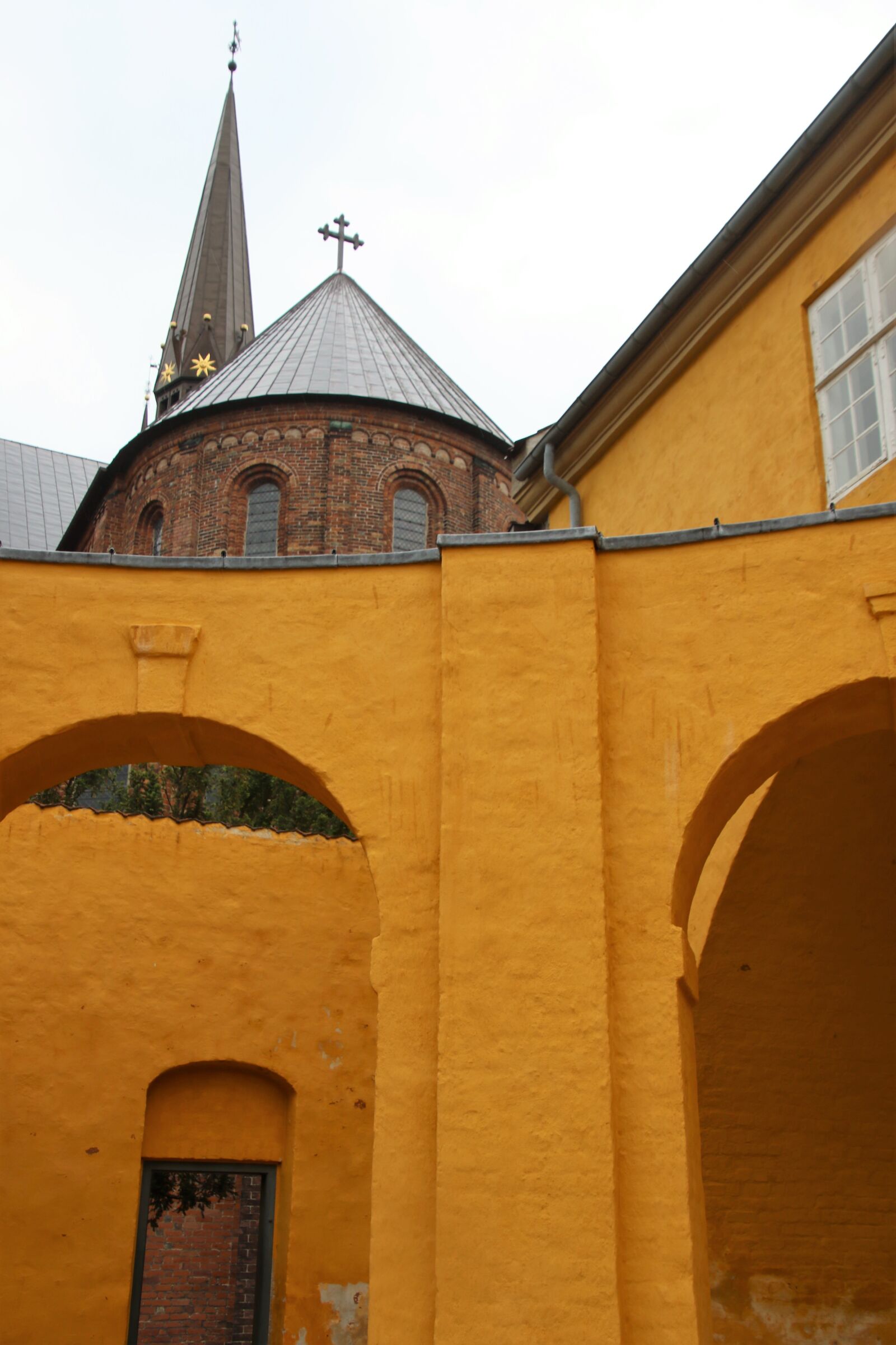 Canon EOS 7D Mark II sample photo. Arches, church, cross, doorway photography