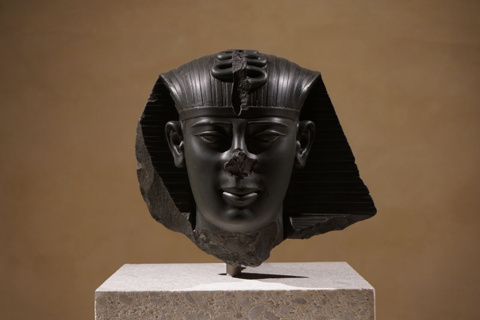 Sony E 16-50mm F3.5-5.6 PZ OSS sample photo. Egypt, statue, pharaoh photography
