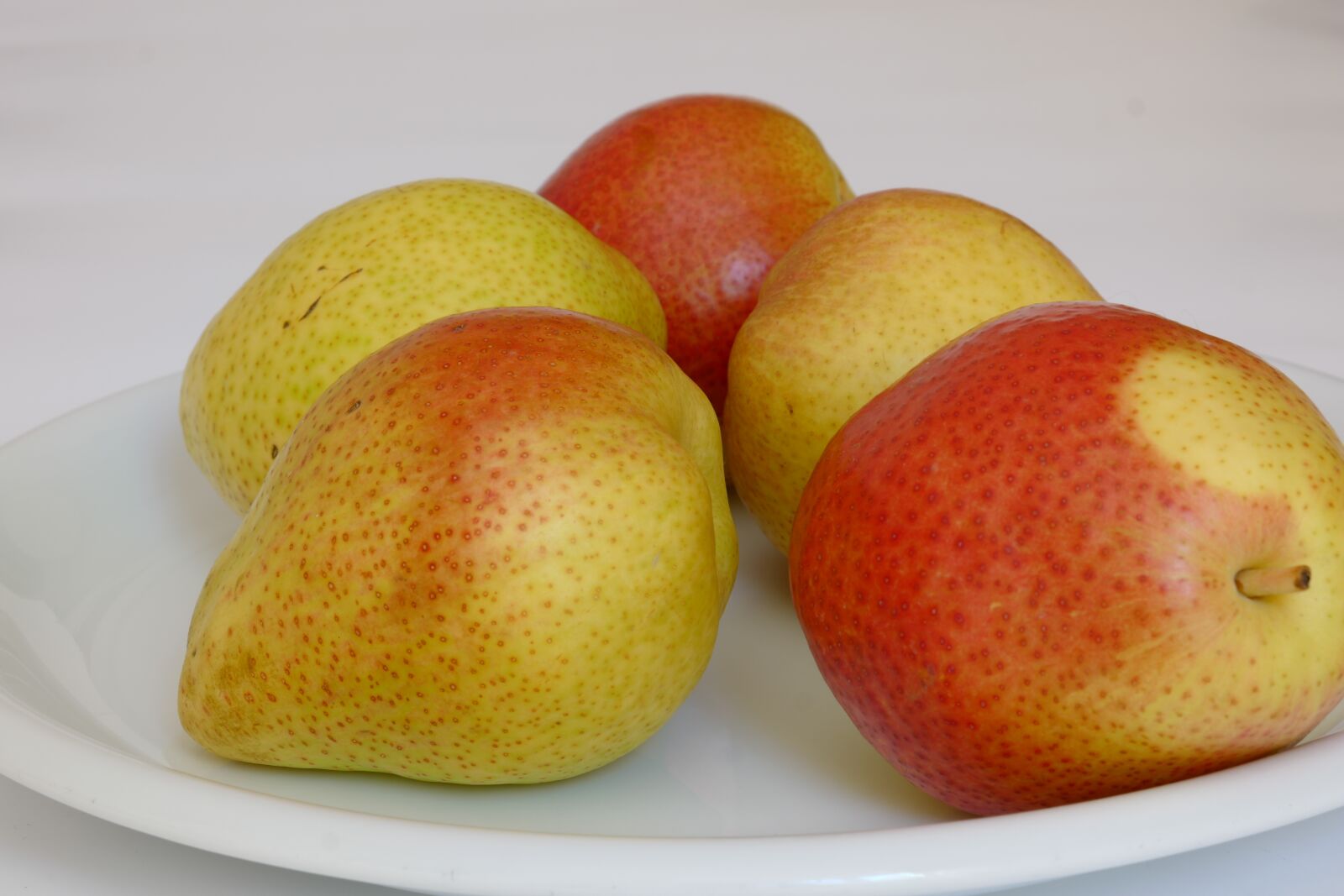 Vario-Elmar TL 1:3.5-5.6 / 18-56 ASPH. sample photo. Pear, pears, fruit photography