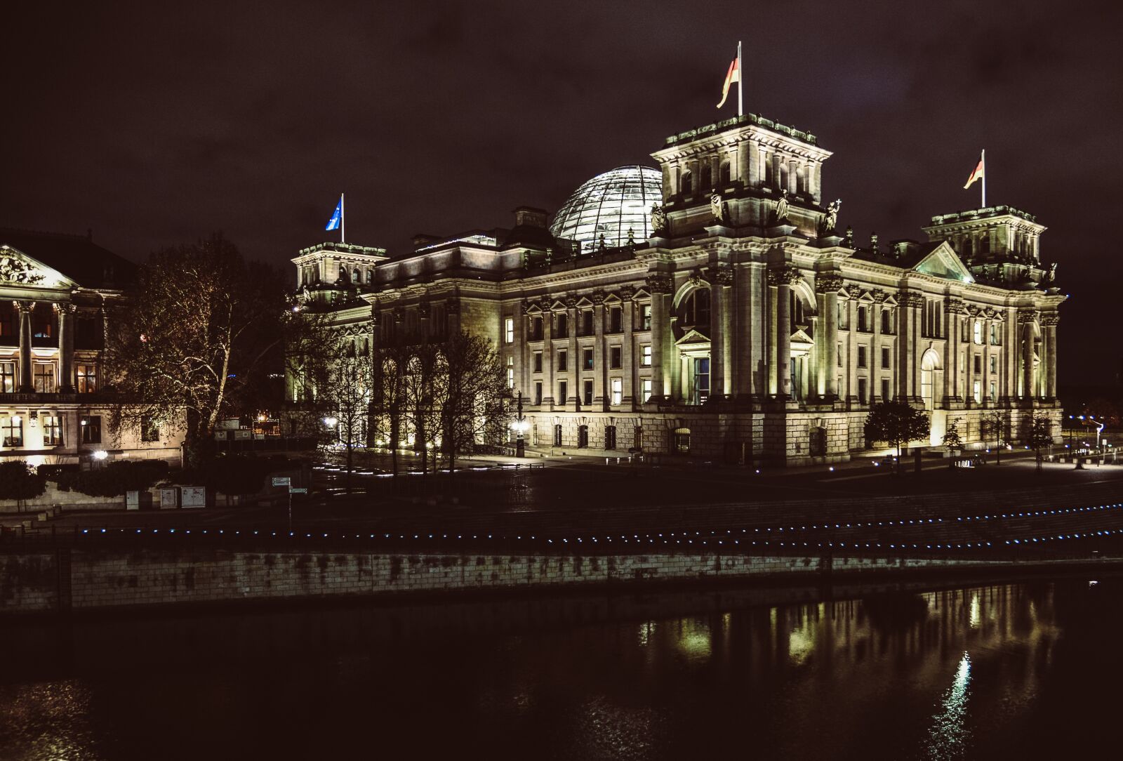 Nikon D610 sample photo. Berlin, reichstag, night photography