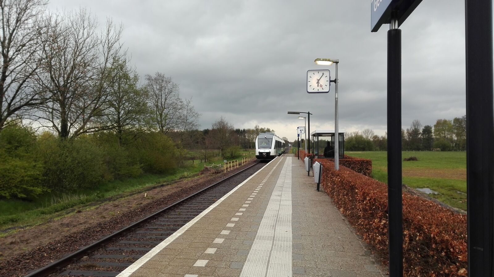 HUAWEI P8 Lite sample photo. Train, railway station, geerdijk photography