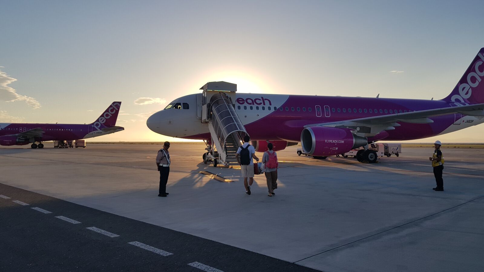 Samsung Galaxy S8 sample photo. Peach, airline, peach airline photography