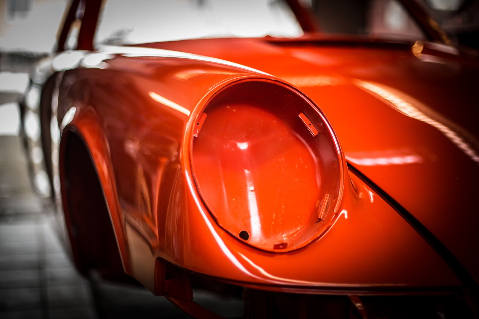 Canon EF 50mm F1.4 USM sample photo. Porsche 911, biw, spotlight photography