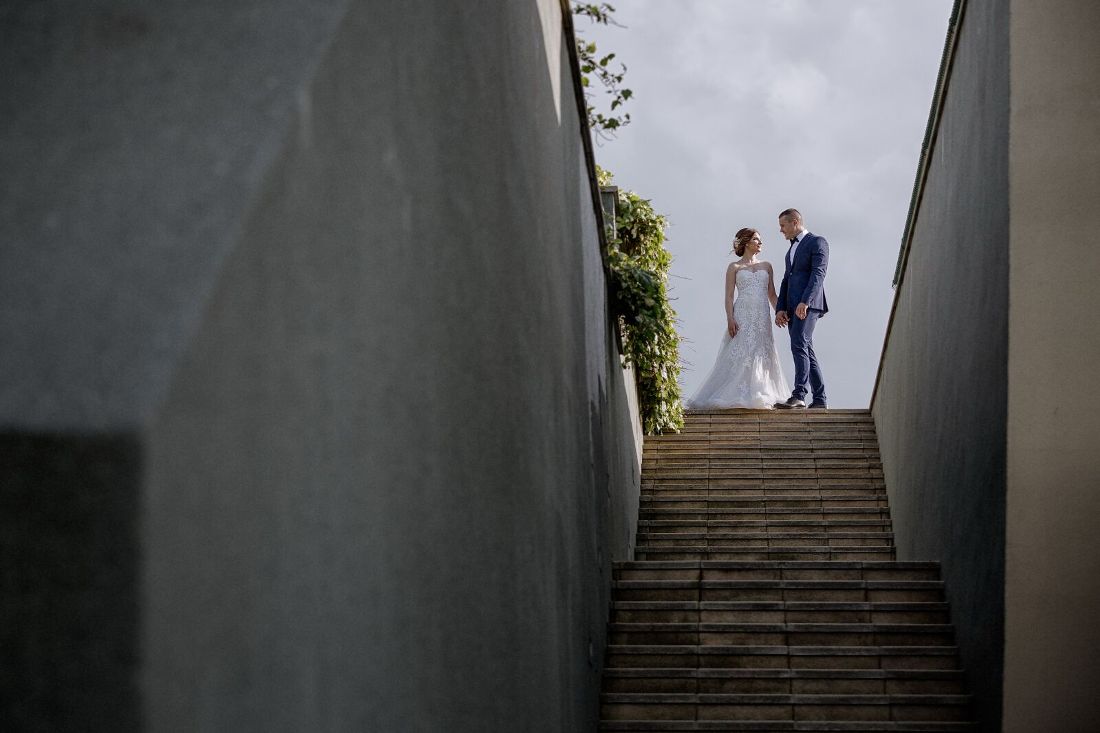 Canon EF 70-200mm F2.8L IS II USM sample photo. Groom, bride, stairs, people photography