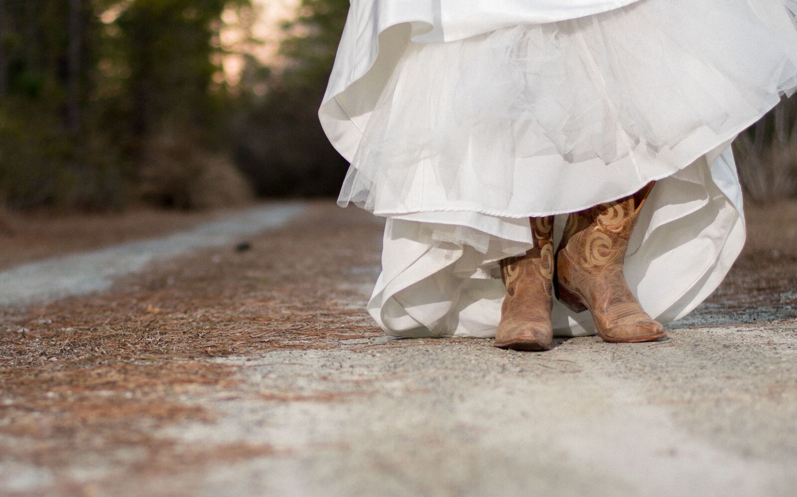 Nikon D500 sample photo. Road, wedding dress, bride photography