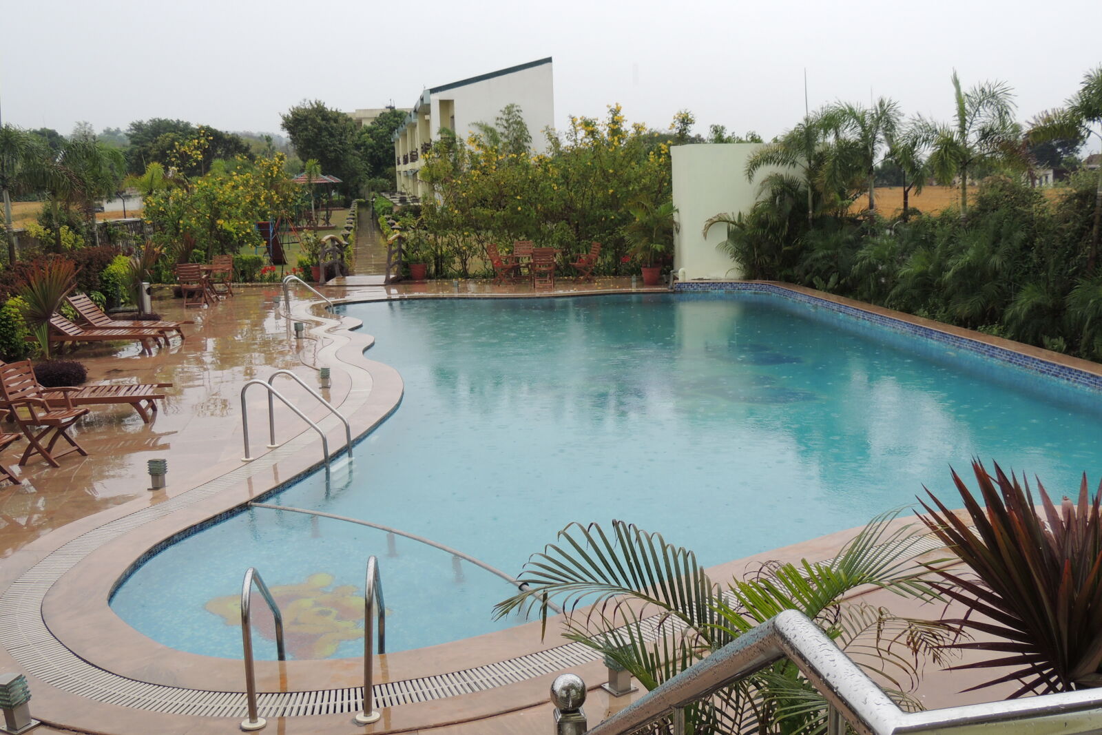 Nikon Coolpix P510 sample photo. Pool, resort, swimming, pool photography