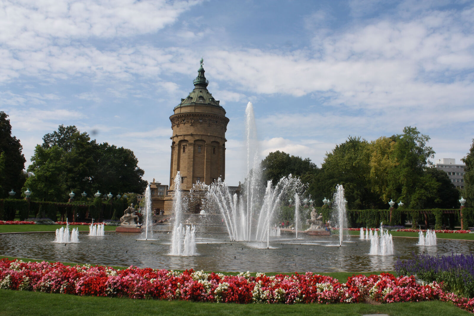 Canon EOS 1000D (EOS Digital Rebel XS / EOS Kiss F) sample photo. Mannheim, waterplay photography