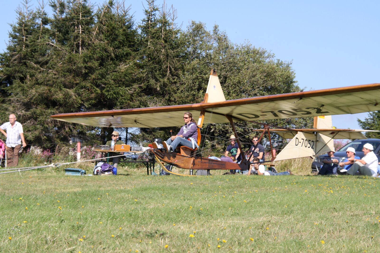 Canon EOS 1000D (EOS Digital Rebel XS / EOS Kiss F) sample photo. Flying, glider, segelflugsport photography