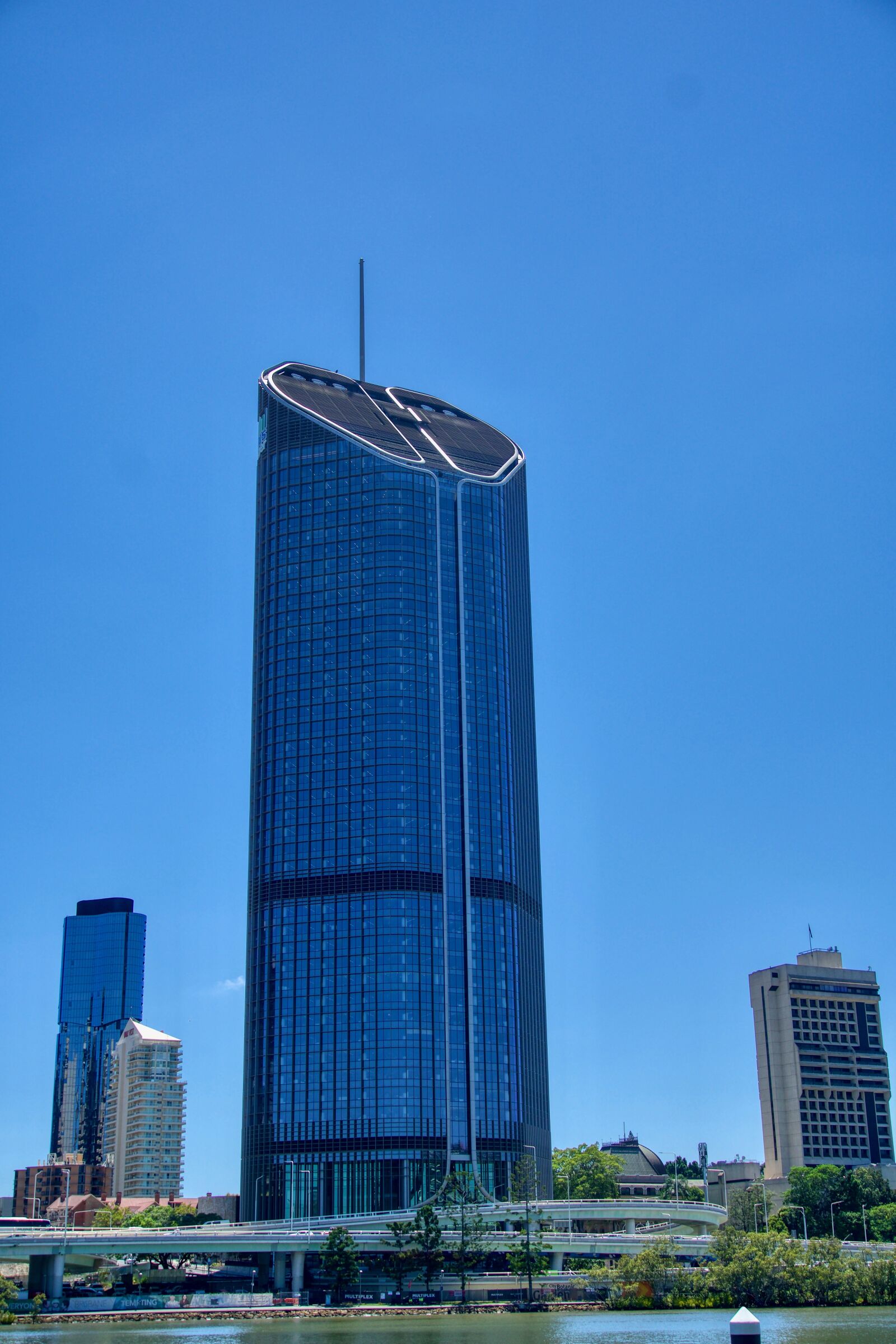Sony E 18-135mm F3.5-5.6 OSS sample photo. Skyscraper, brisbane, city photography