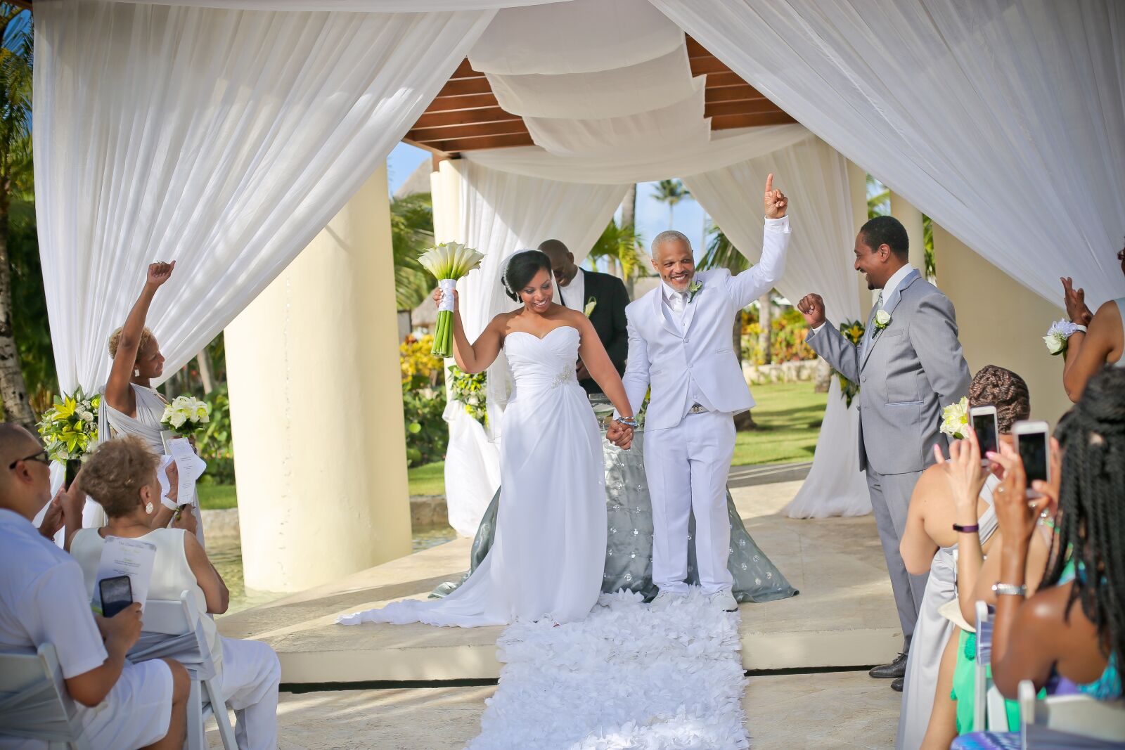 Canon EOS 6D + Canon EF 50mm F1.4 USM sample photo. Wedding, destination wedding, punta photography