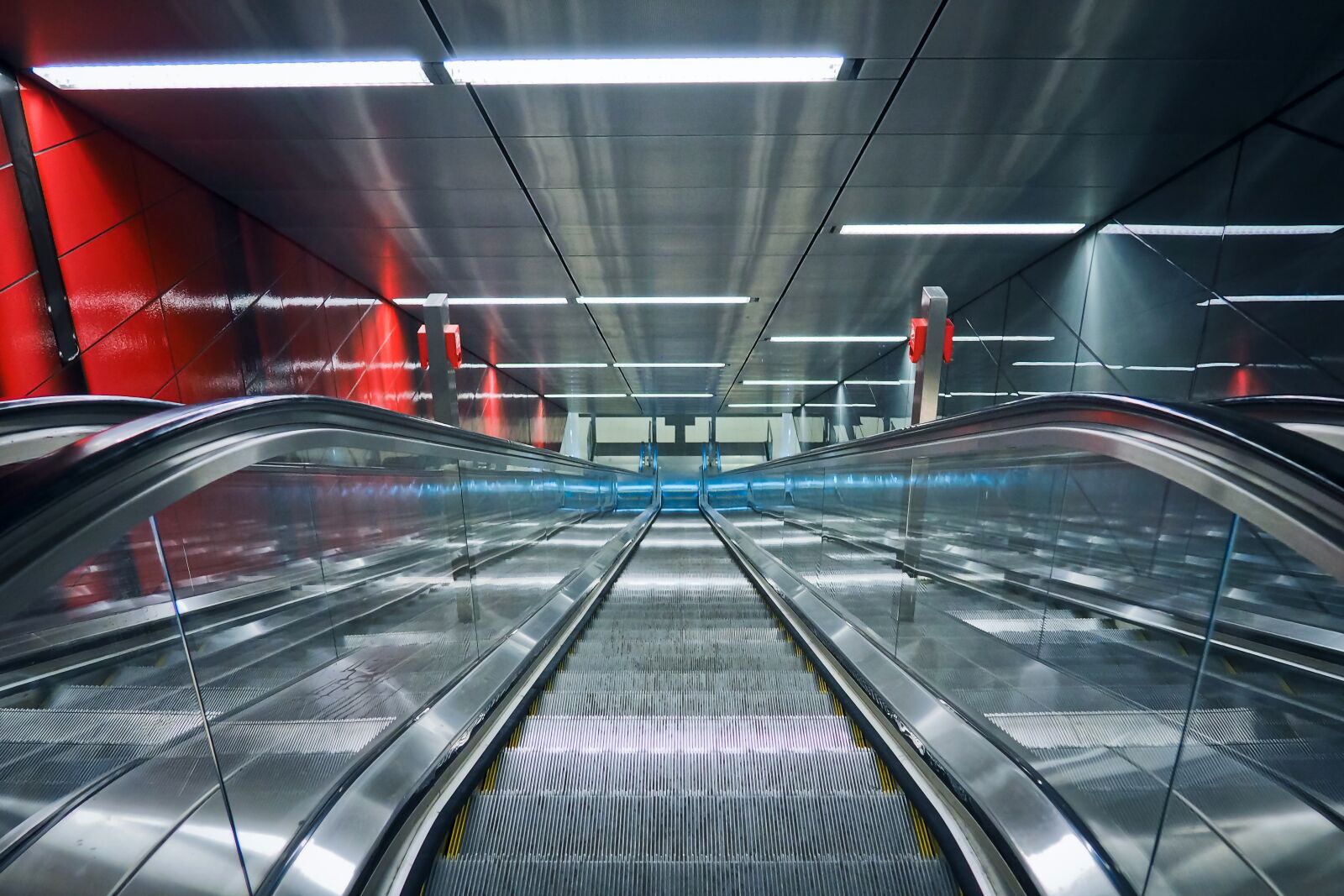 Olympus OM-D E-M10 sample photo. Escalator, underground, handrails photography