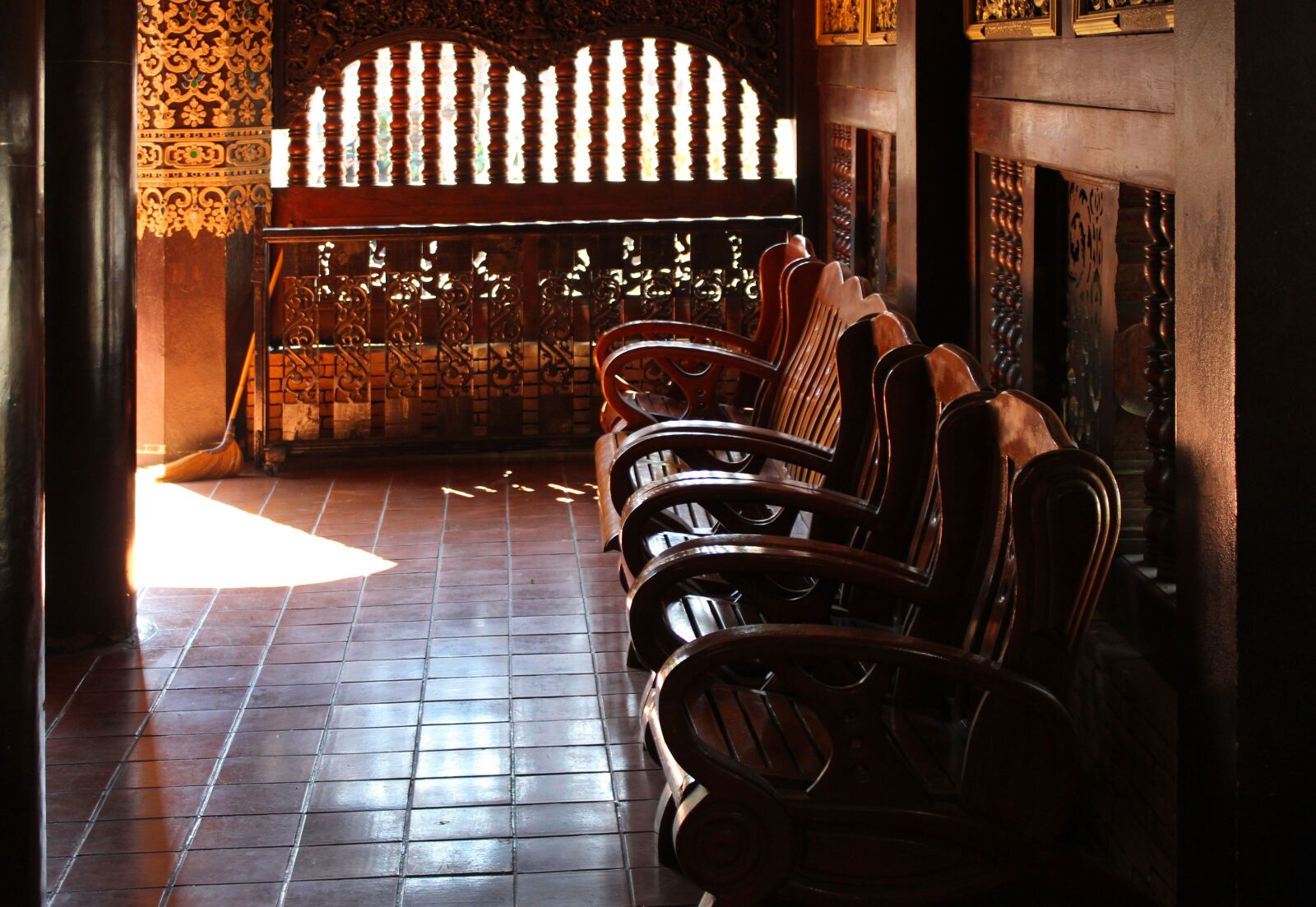 Canon EOS 700D (EOS Rebel T5i / EOS Kiss X7i) sample photo. Waiting room, peaceful, room photography