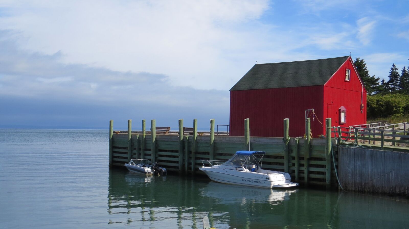 Canon PowerShot SX50 HS sample photo. Water, red, blue photography