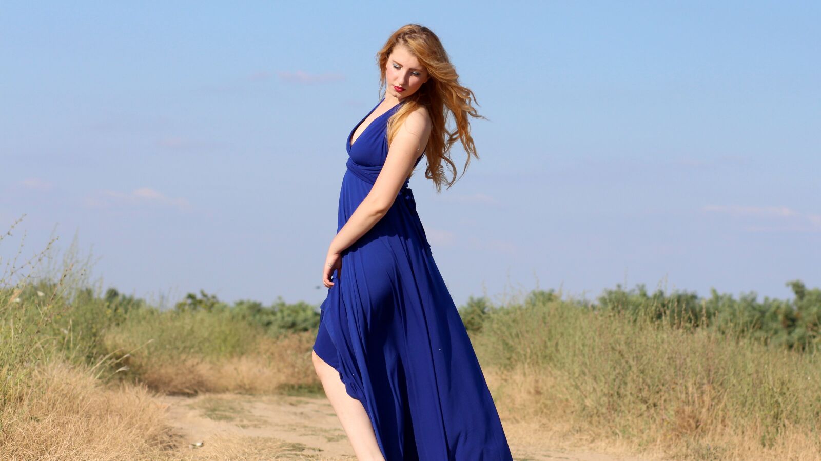 Canon EOS 700D (EOS Rebel T5i / EOS Kiss X7i) + Canon EF 85mm F1.8 USM sample photo. Girl, dress, blonde photography