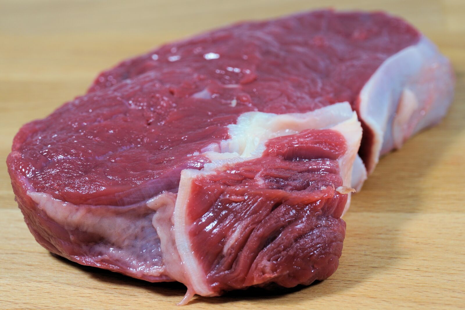 Sony a6000 sample photo. Meat, raw, food photography