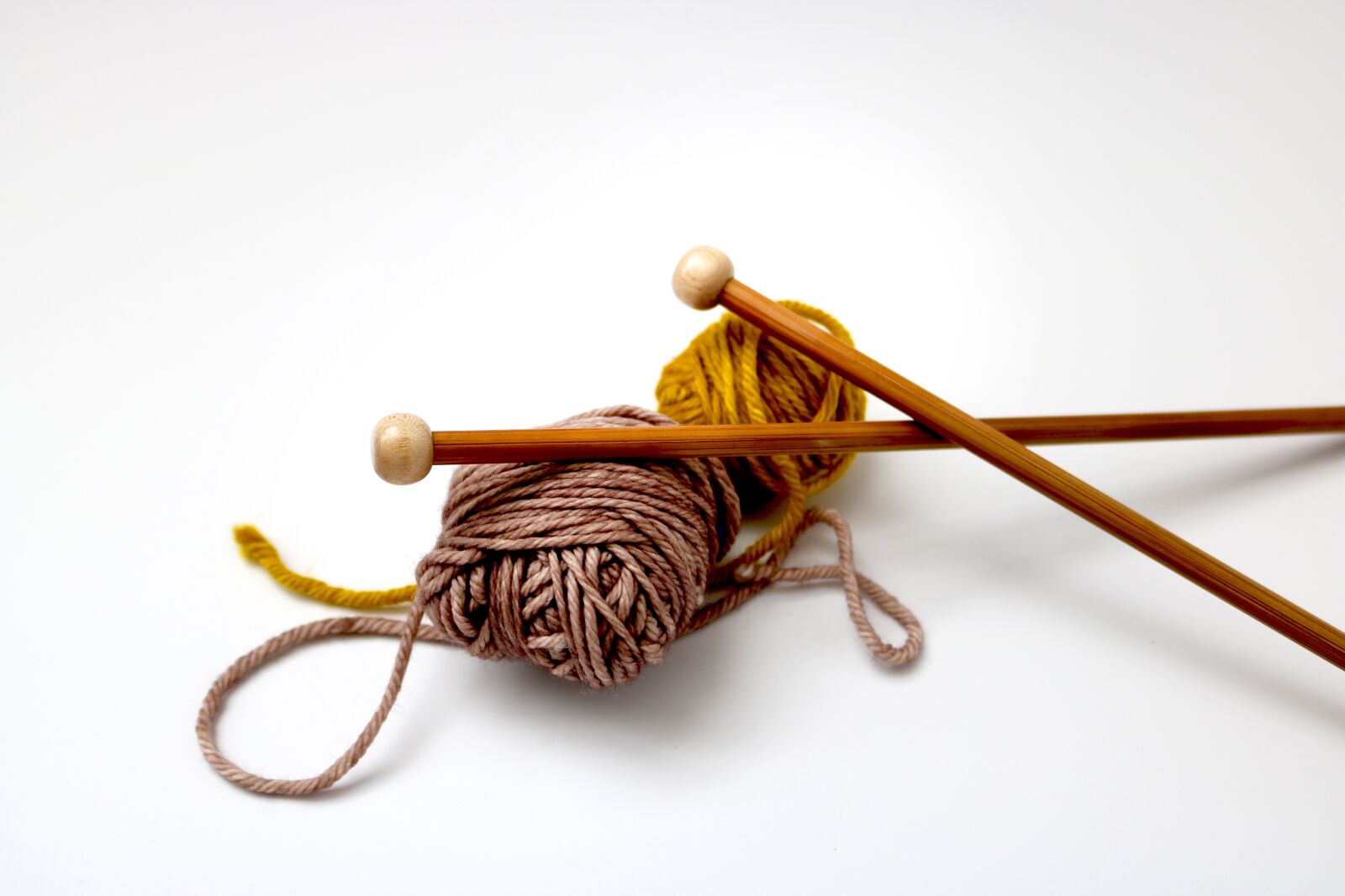 Canon EOS 750D (EOS Rebel T6i / EOS Kiss X8i) sample photo. Knitting, knit, knitting needles photography