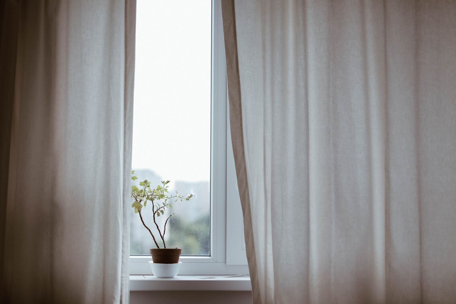 Canon EOS 6D + Canon EF 50mm F1.4 USM sample photo. Curtains, decoration, indoors photography