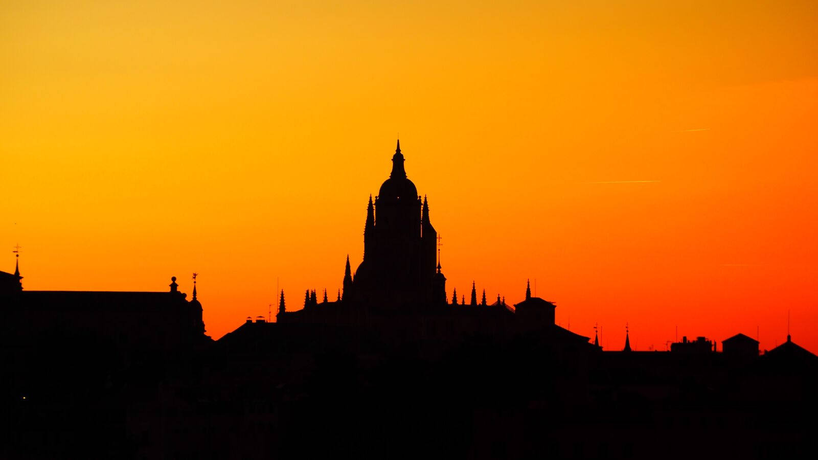 Olympus OM-D E-M10 II sample photo. Silhouette, sunset, segovia photography