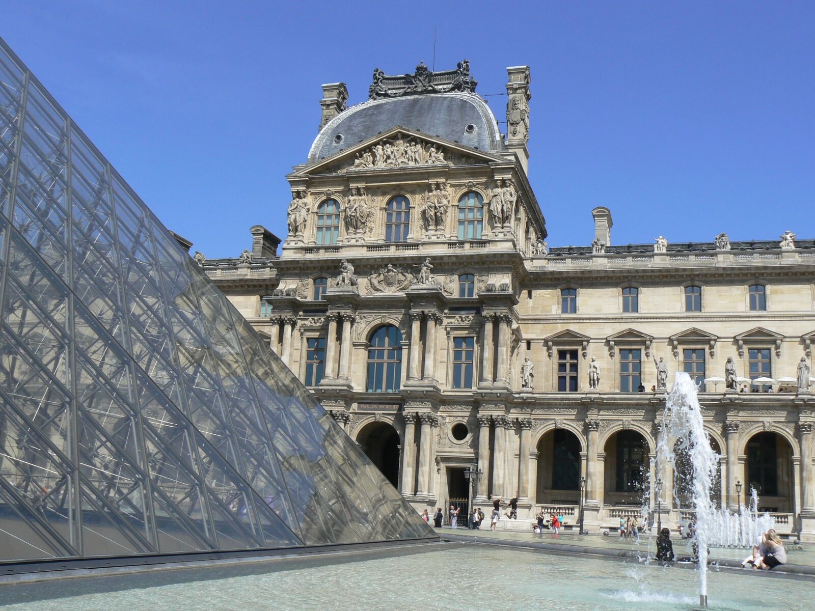 Panasonic DMC-FZ7 sample photo. Louvres, museum, paris photography