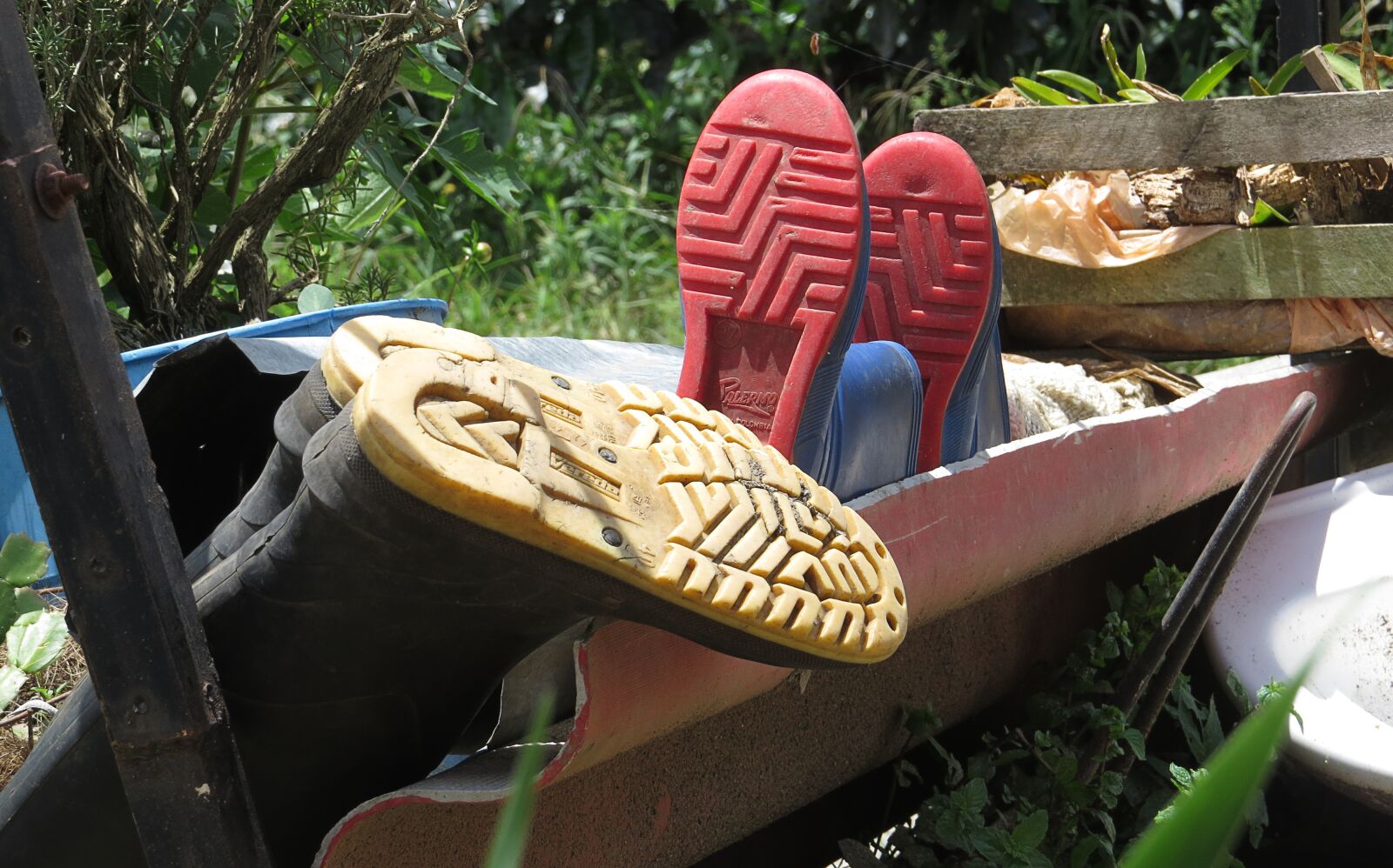 Canon PowerShot SX50 HS sample photo. Image, work boots, peasant photography