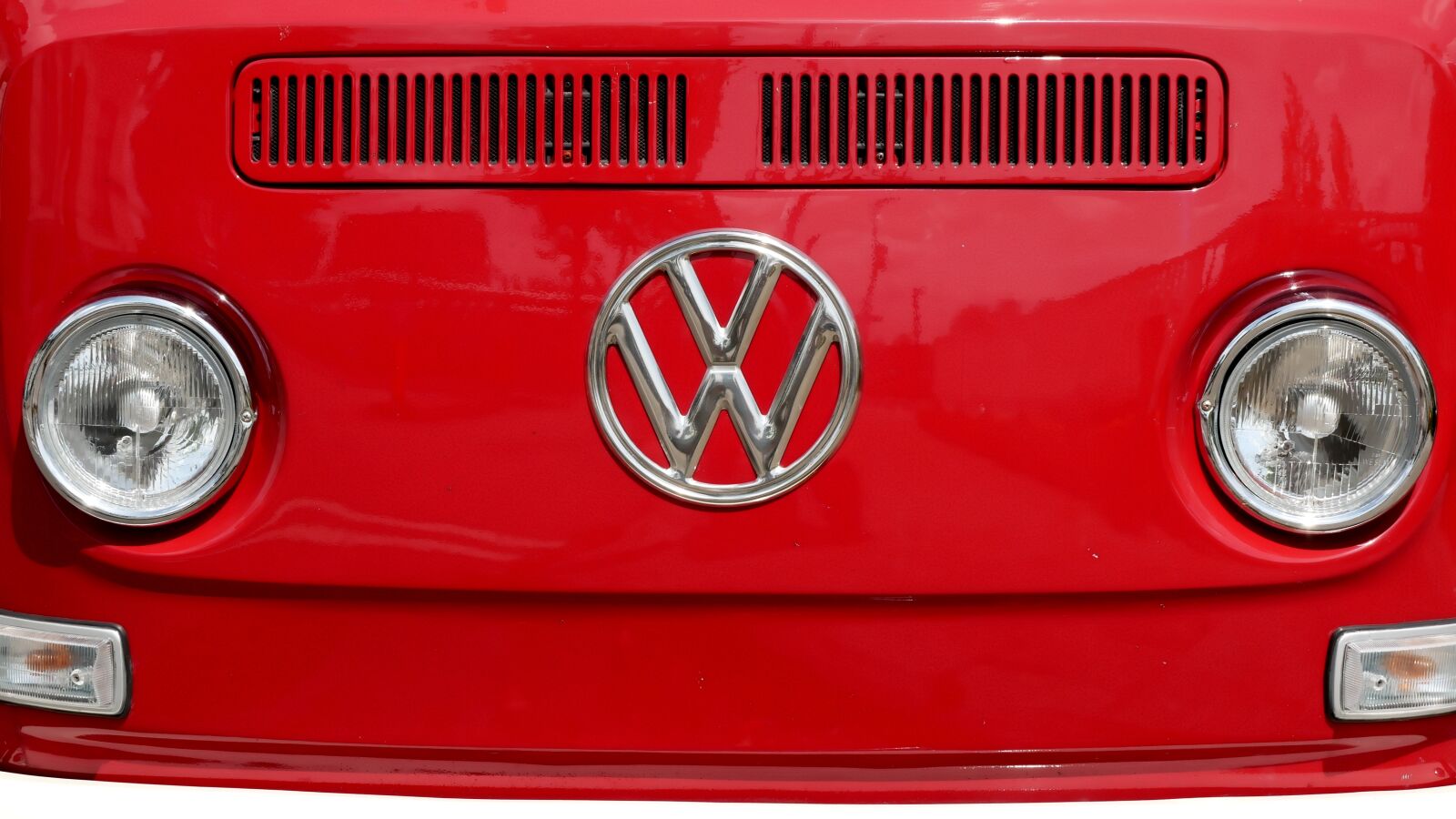 Panasonic Lumix DMC-G85 (Lumix DMC-G80) sample photo. Frontal, front, vw photography
