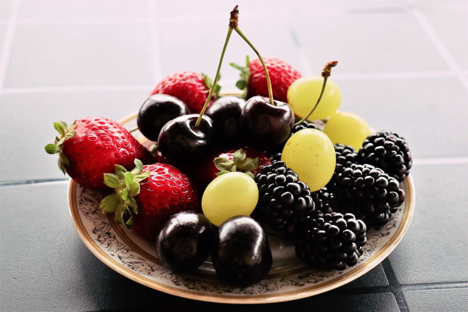 Canon EOS M6 sample photo. Summer, fruit, health photography