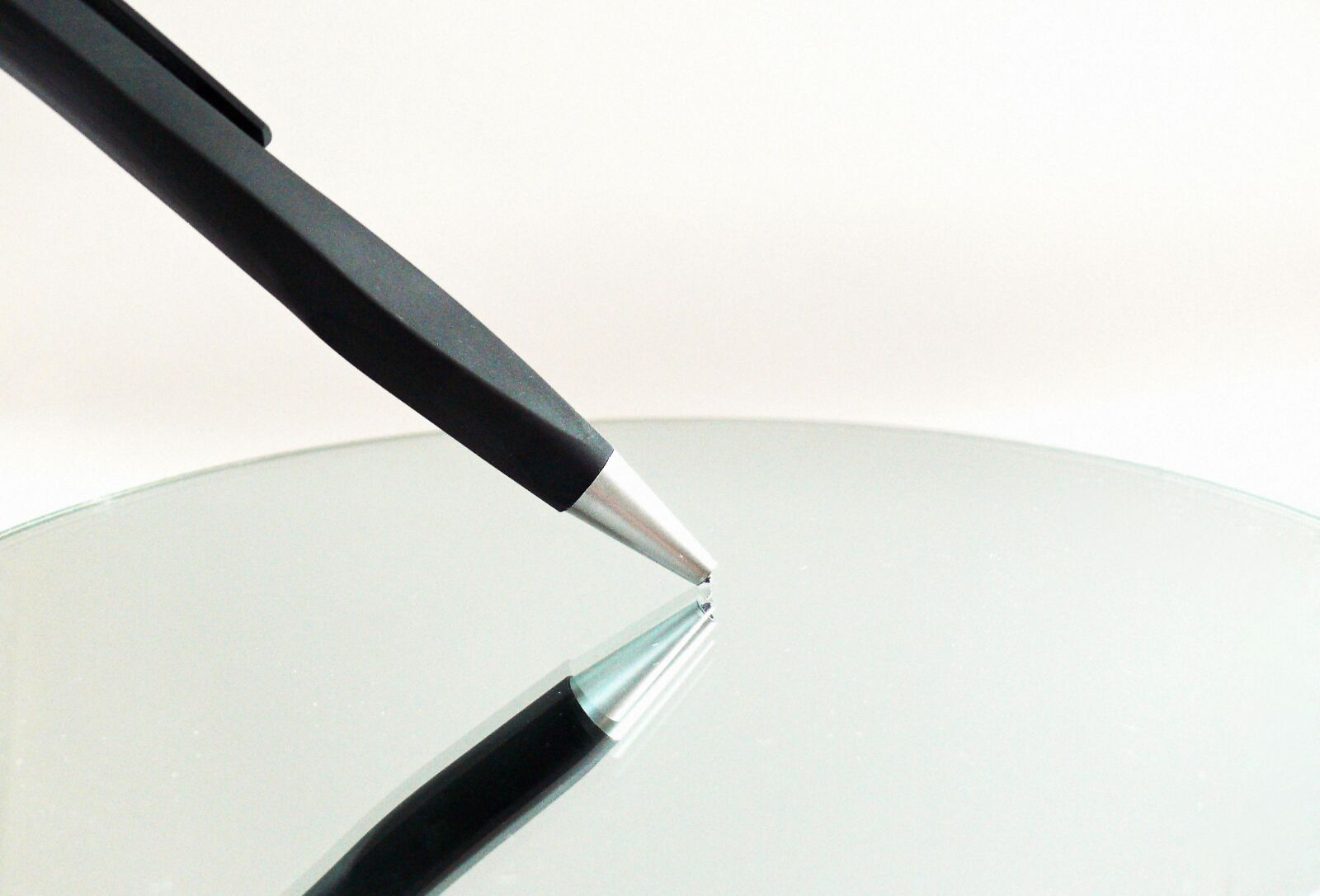 Leica V-LUX 1 sample photo. Pen, writing implement, write photography