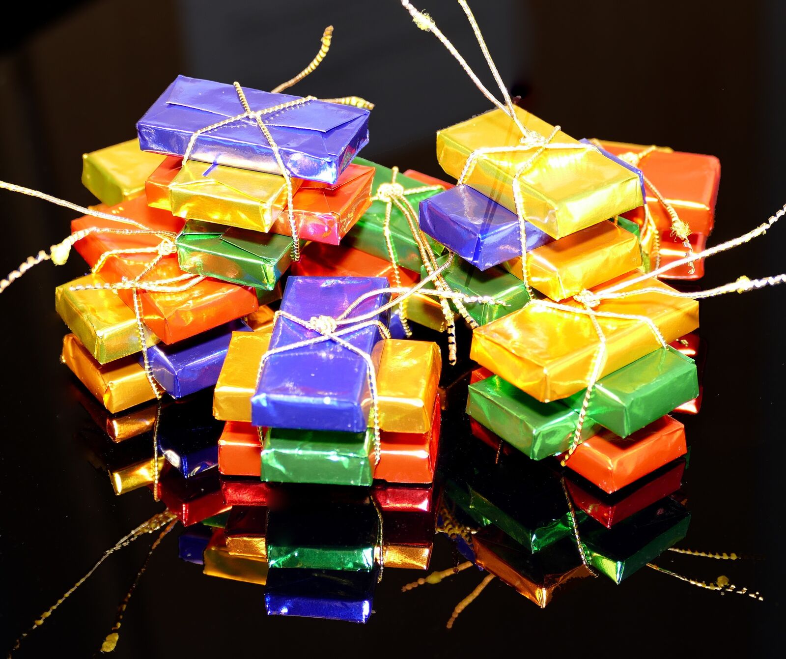 Panasonic Lumix DMC-FZ1000 sample photo. Sweetness, gifts, christmas photography