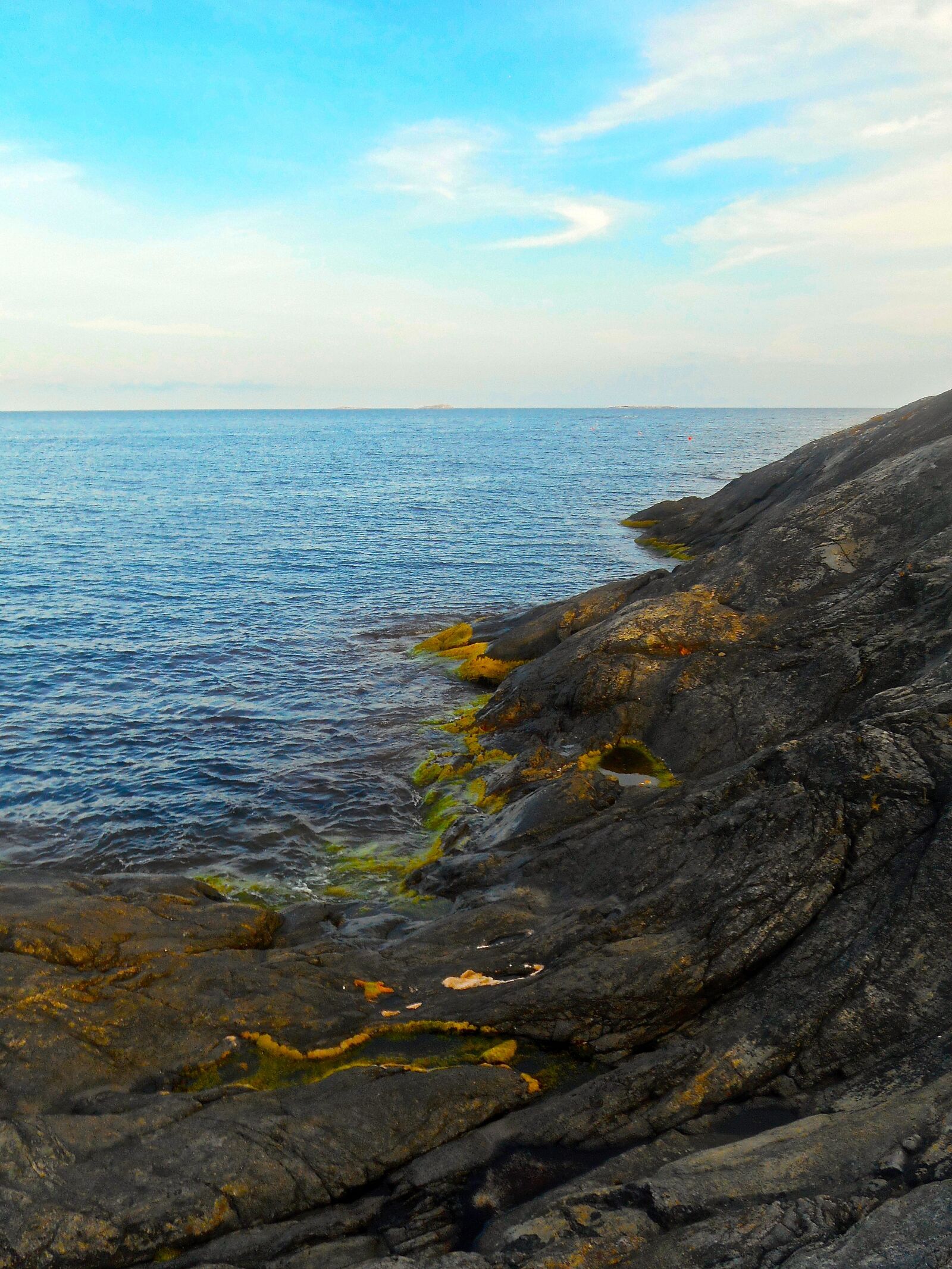 Nikon COOLPIX S6700 sample photo. Cliff, seashore, archipelago photography