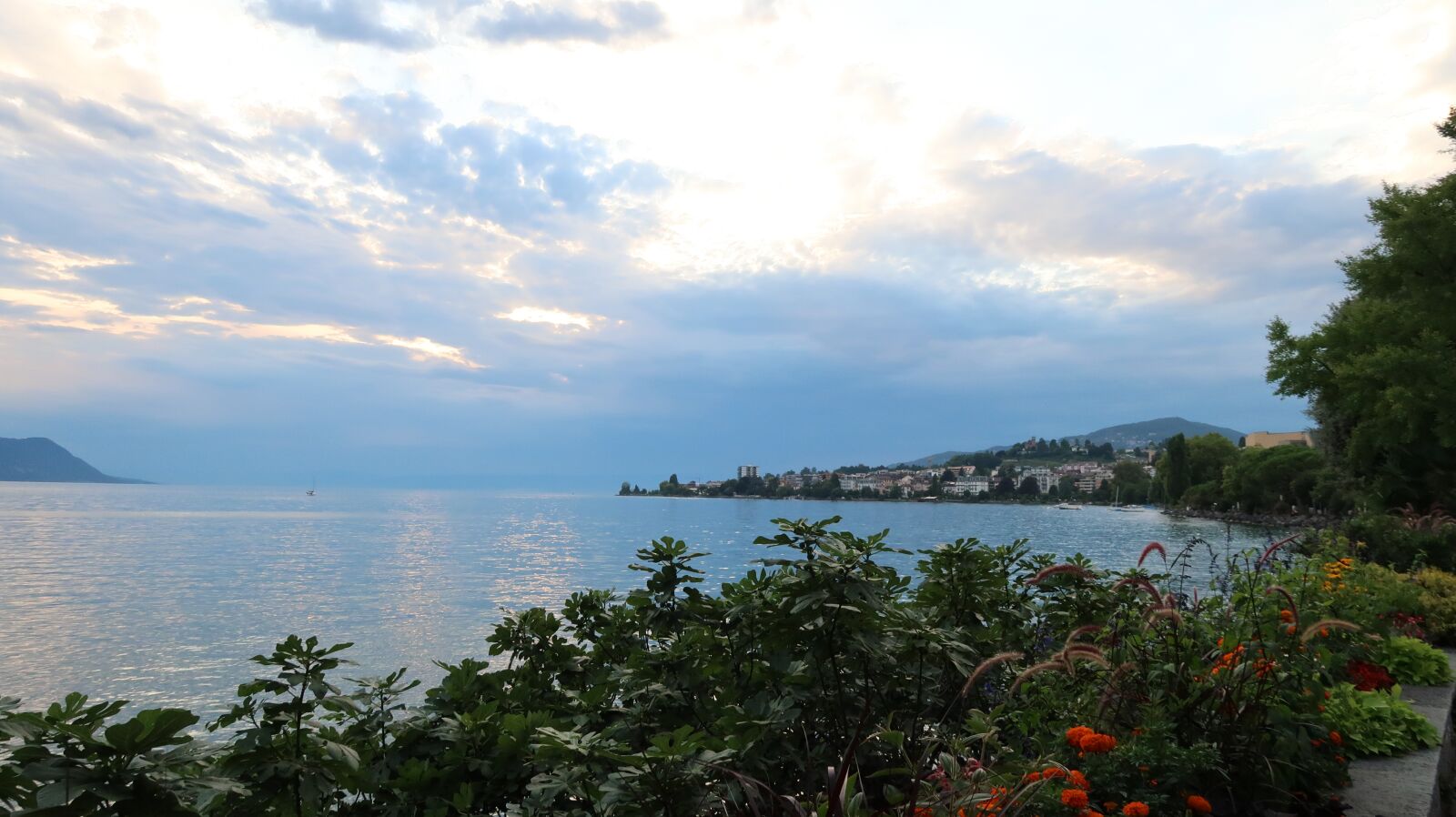 Canon PowerShot G7 X Mark II sample photo. Lake leman, montreux, suisse photography