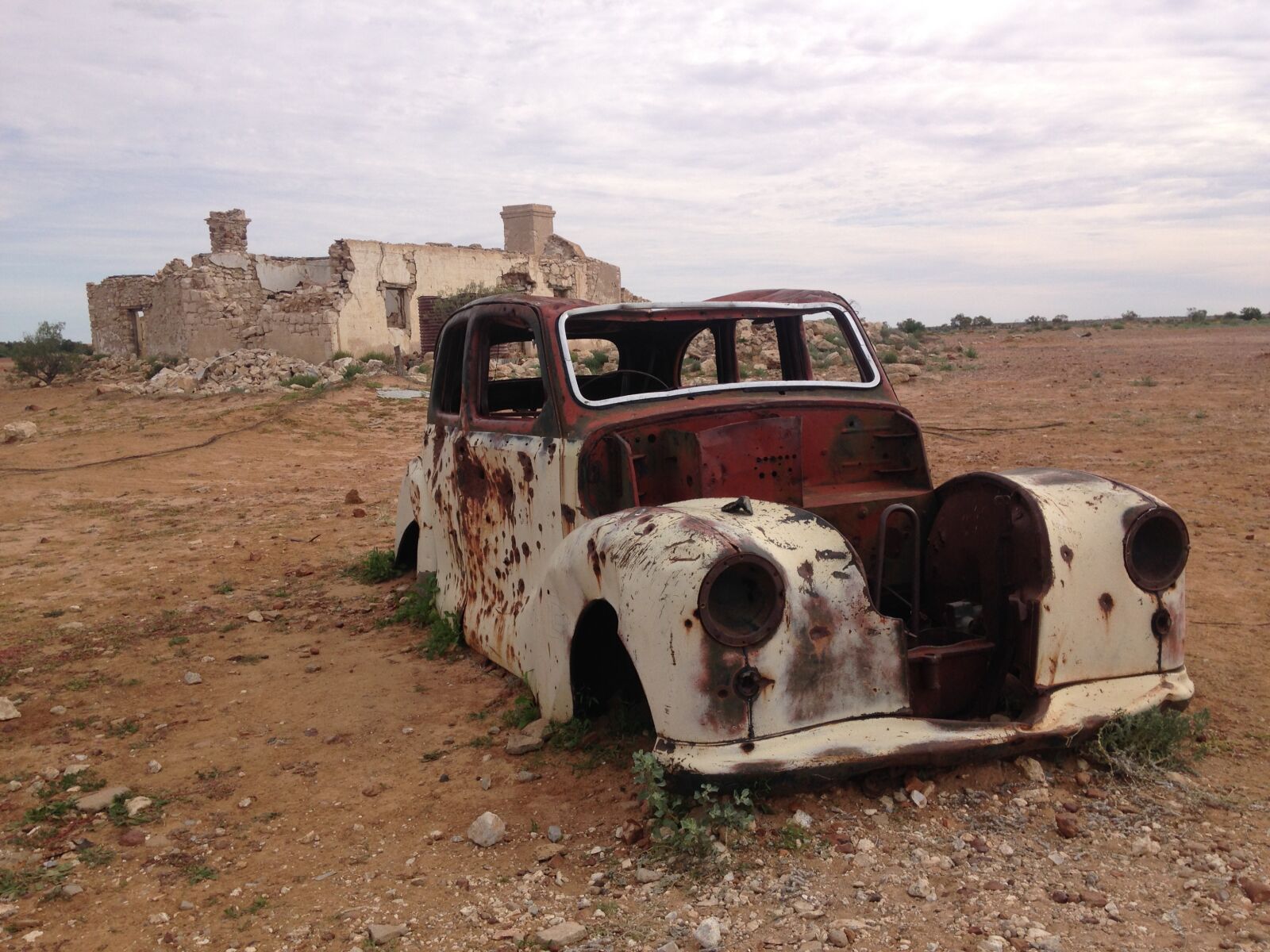 iPhone 5c back camera 4.12mm f/2.4 sample photo. Building, car, desert, horizon photography