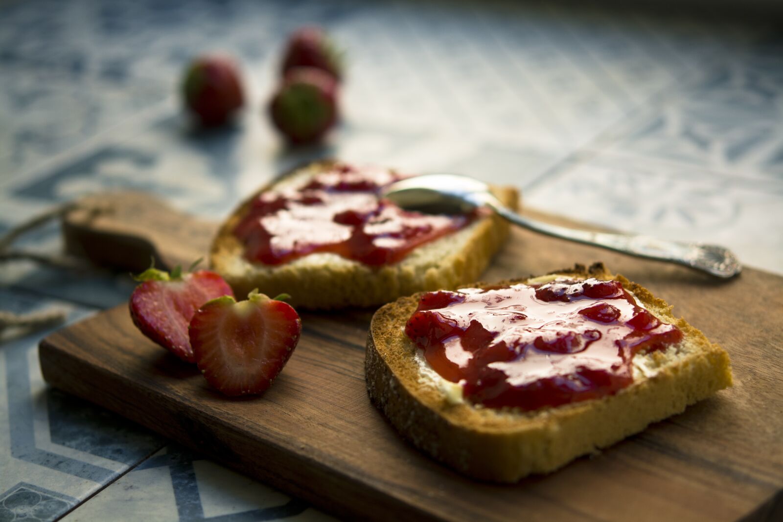 Nikon D7100 sample photo. Berry, bread, breakfast photography