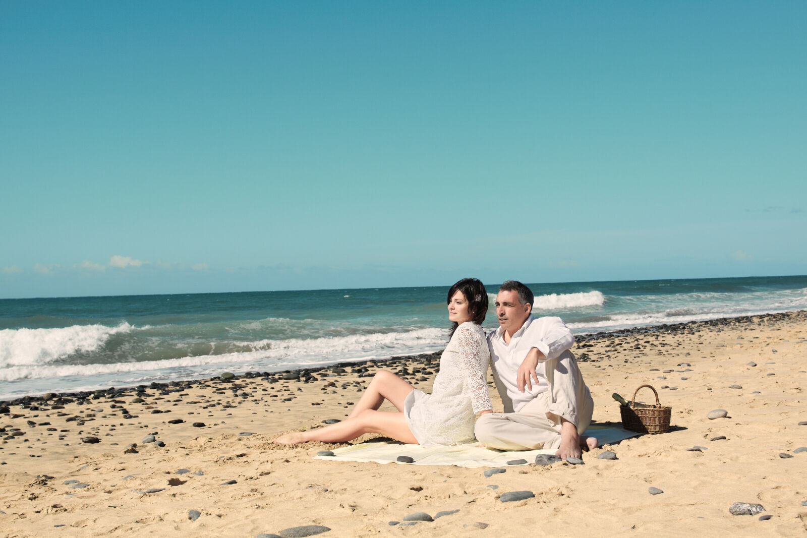 Canon EOS 50D sample photo. Adult, affectionate, beach, beautiful photography